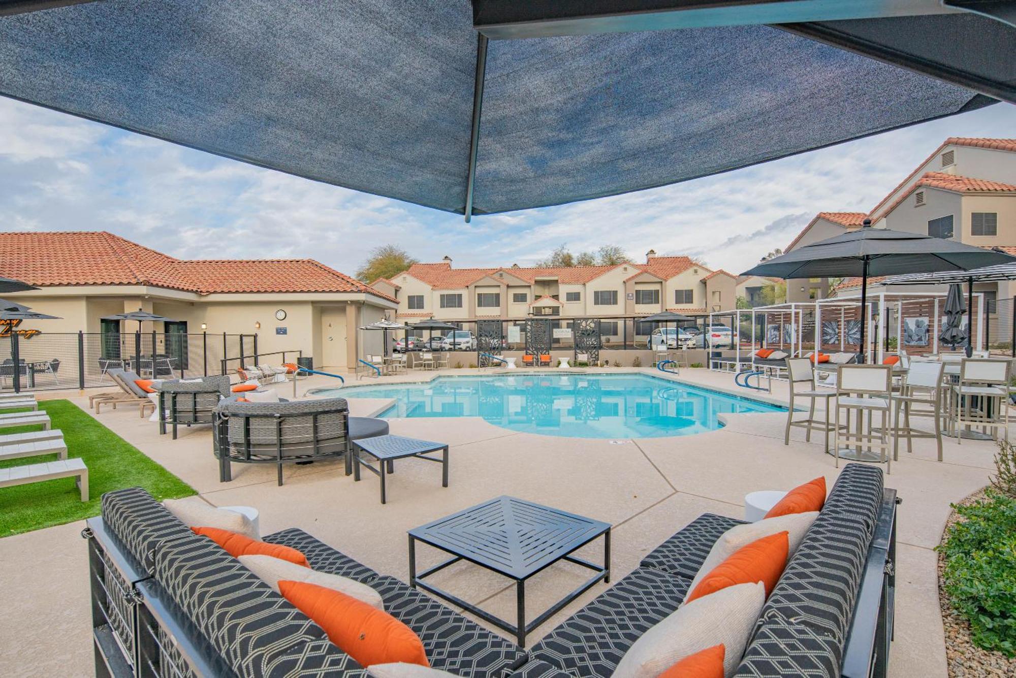 Steps Away To Tpc Golf & Min To Shopping District-h2057 Apartment