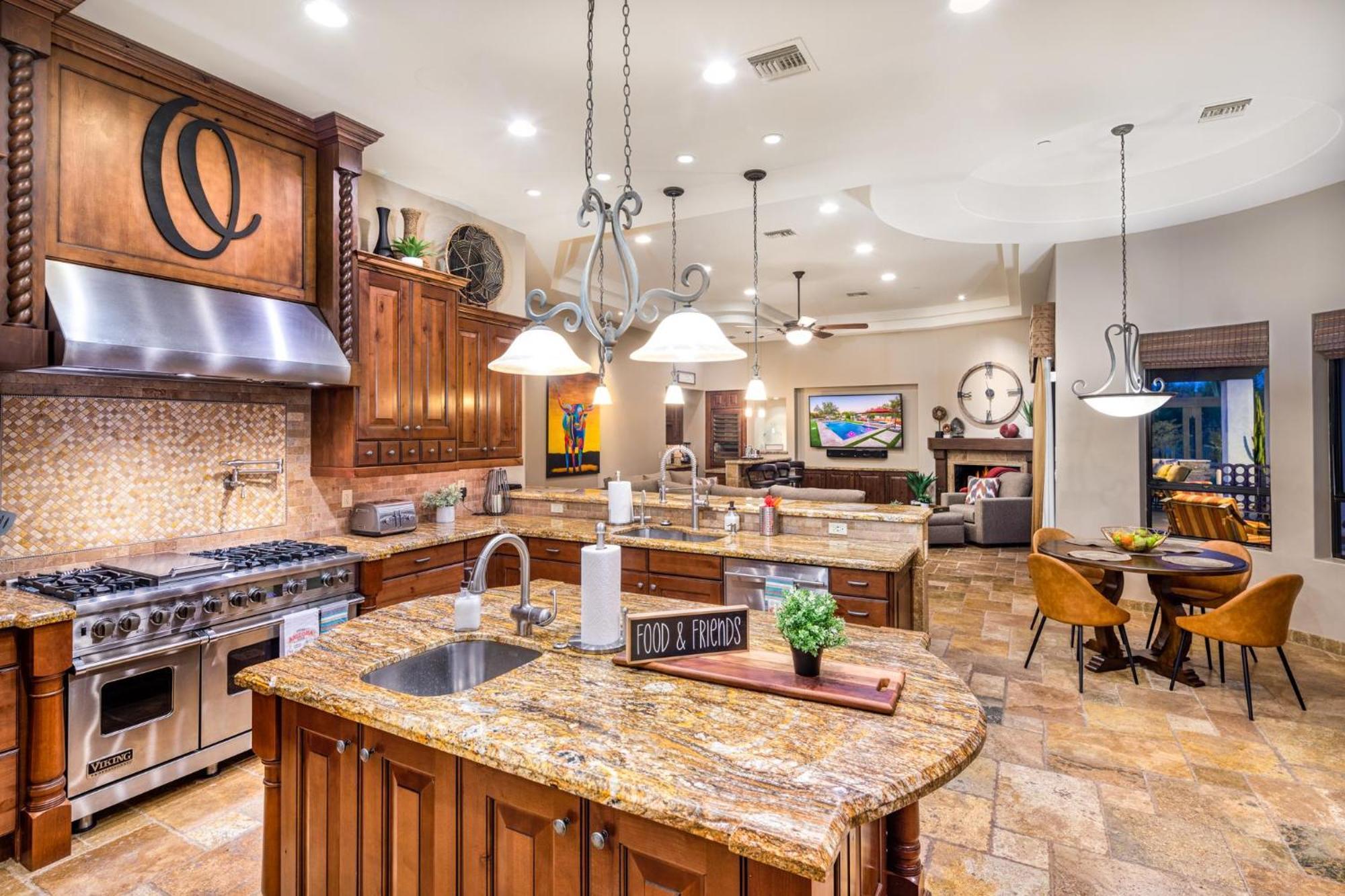 Villa Luxury Estate, Heated Pool, Spa, Game Room,