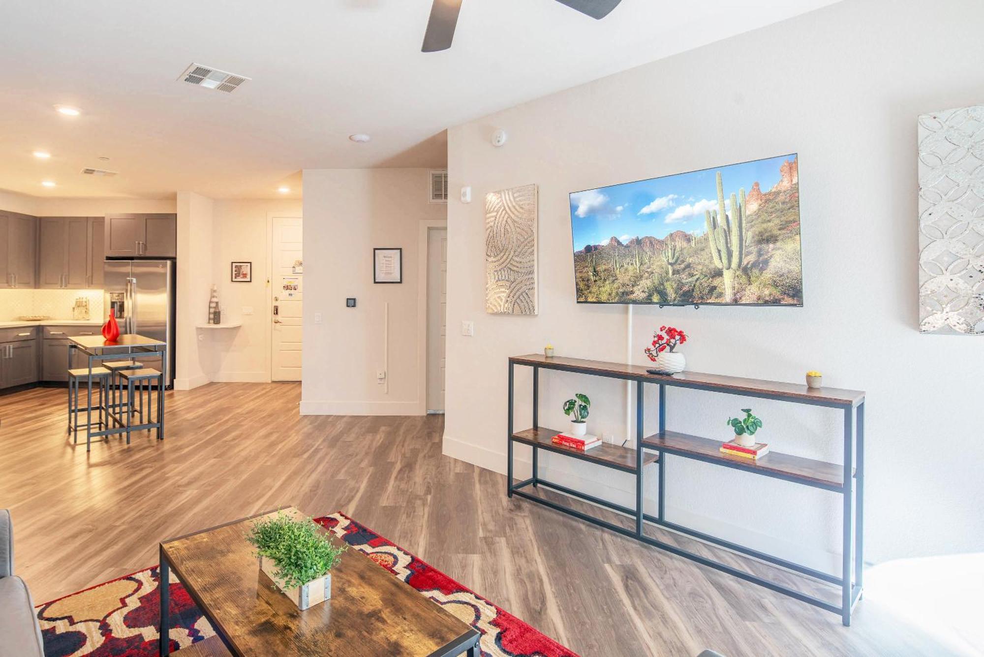 Courtyard View-walk Score 81-shopping District-king Bed-parking G3043 *