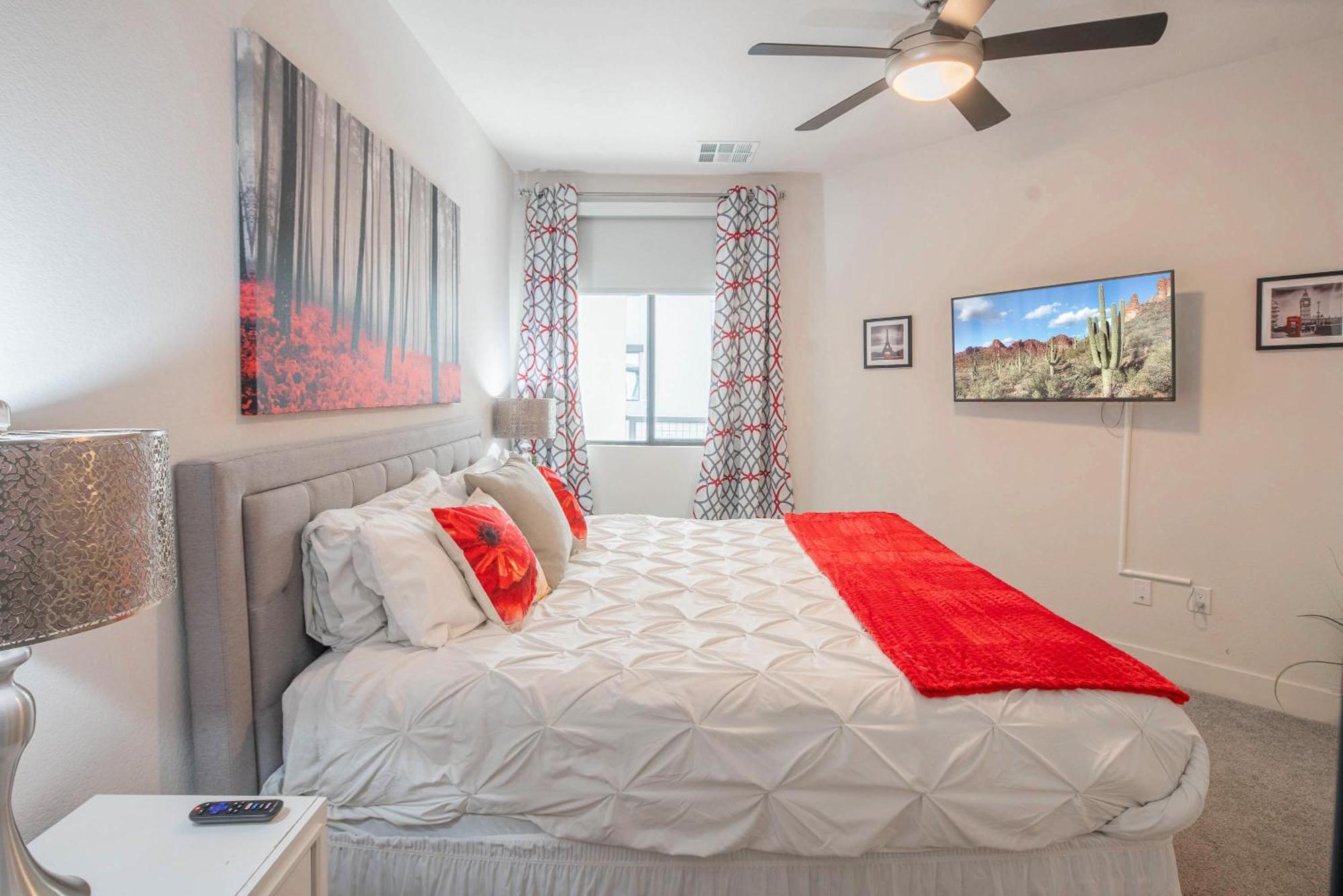 Courtyard View-walk Score 81-shopping District-king Bed-parking G3043 Scottsdale