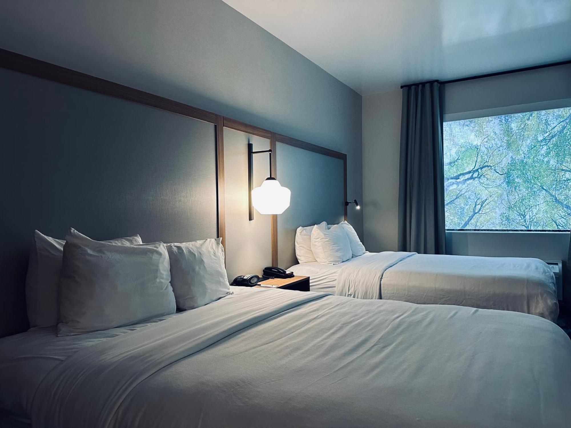 Fairfield By Marriott & Old Town Hotel 2*