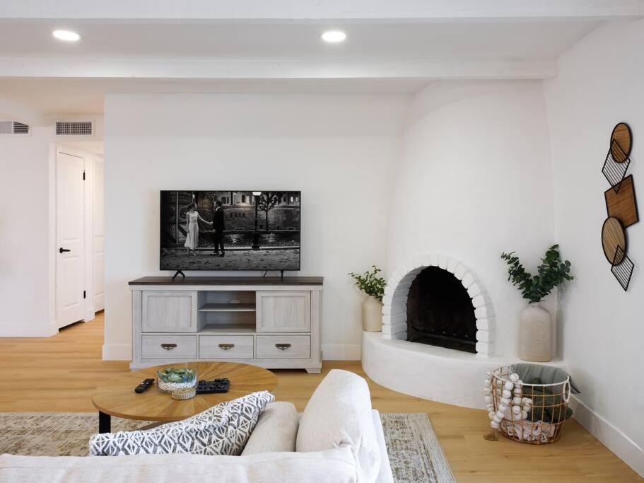 Mykonos~scottsdale Getaway Apartment *