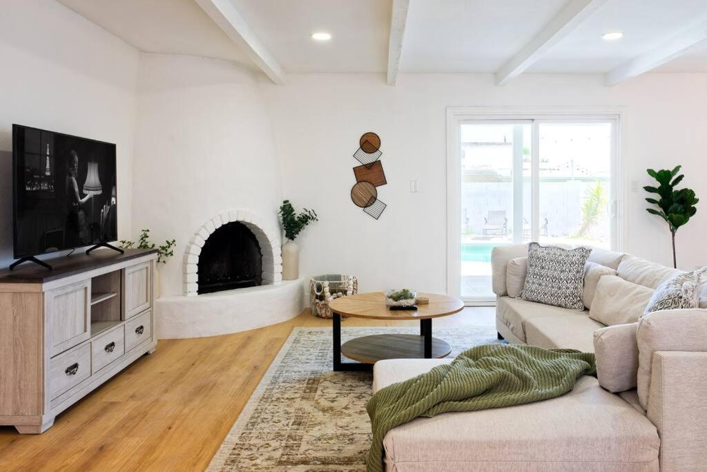 Mykonos~scottsdale Getaway Apartment