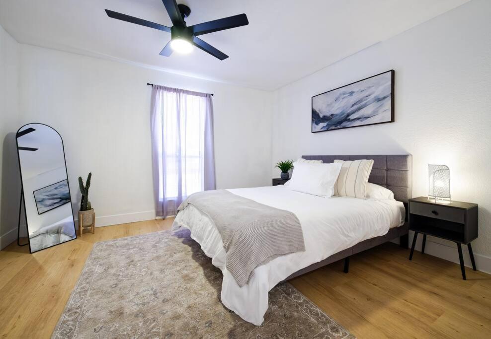 Mykonos~scottsdale Getaway Apartment Scottsdale