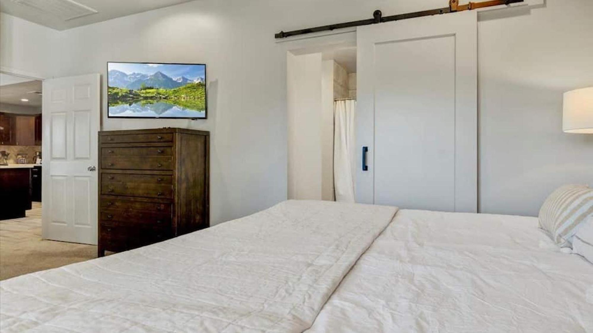 Amazing 4-bdrm Wbackyard Paradise In