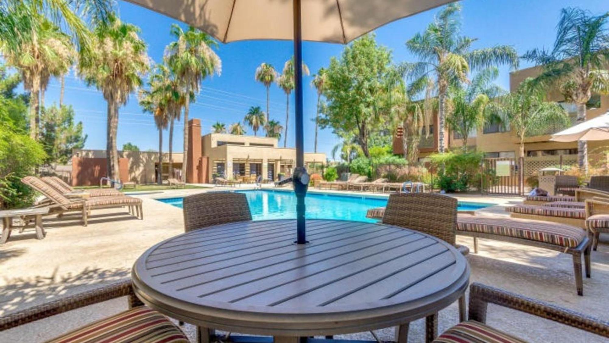 Stylish Old Town 2 Bdrm Ground Floor Scottsdale