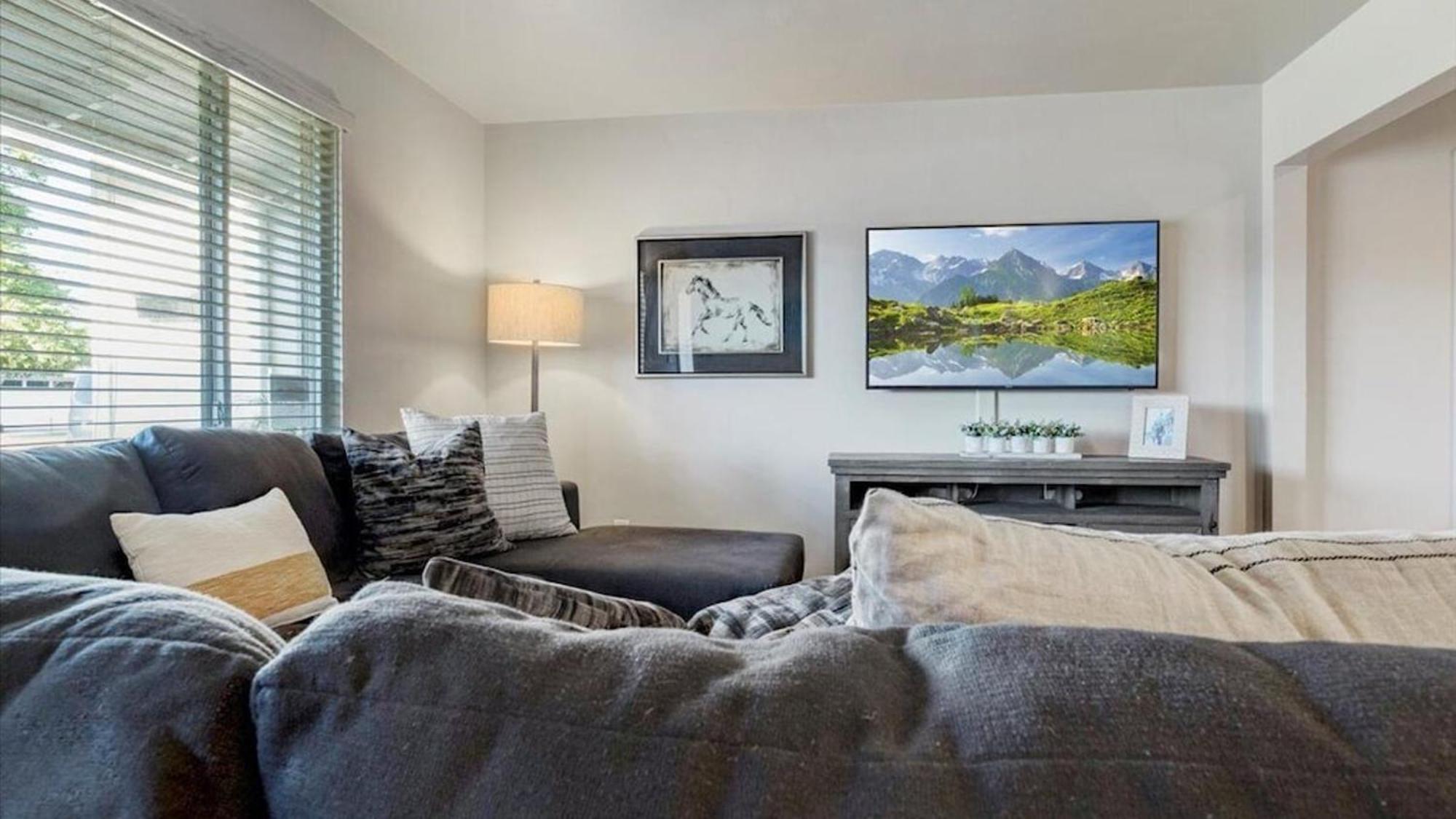 Amazing 4-bdrm Wbackyard Paradise In