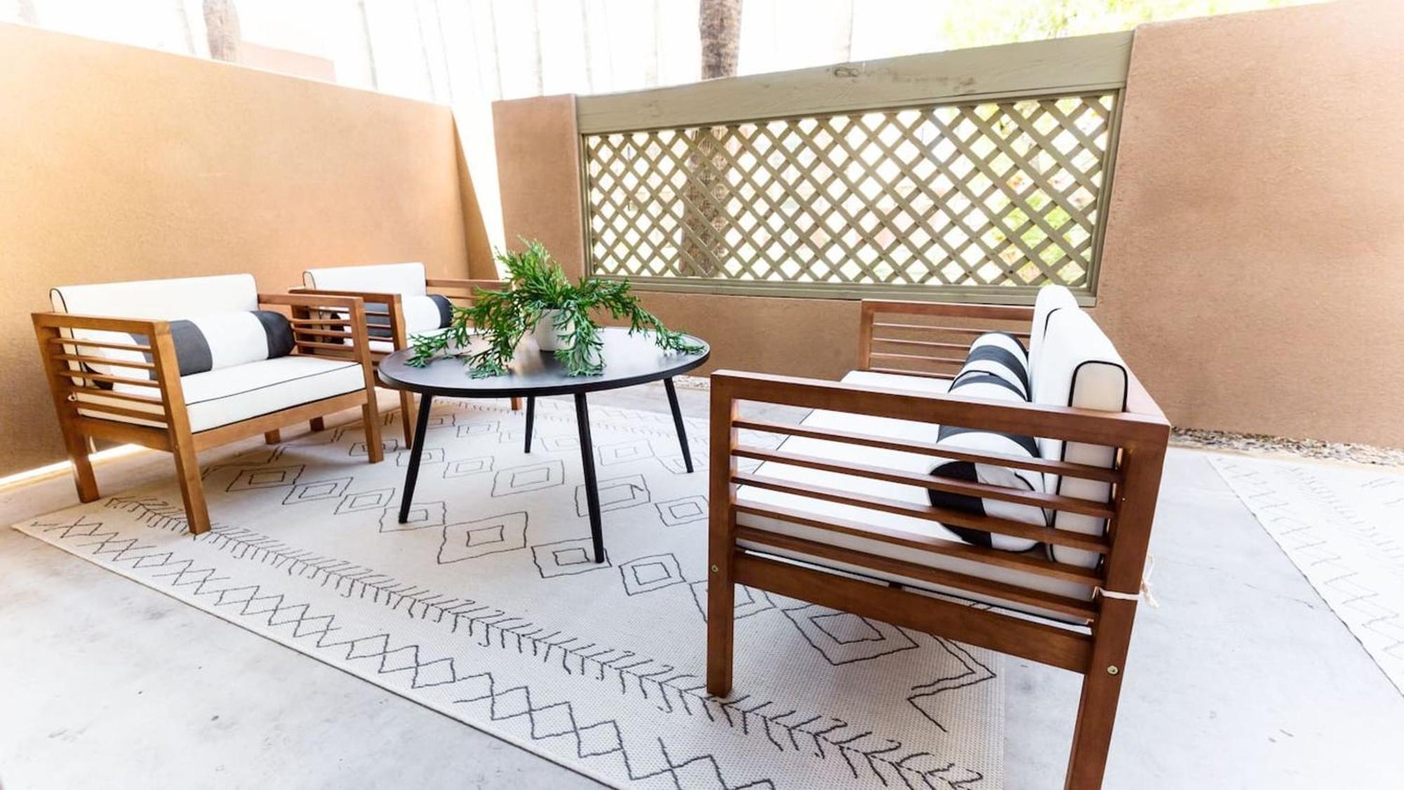 Stylish Old Town 2 Bdrm Ground Floor * Scottsdale