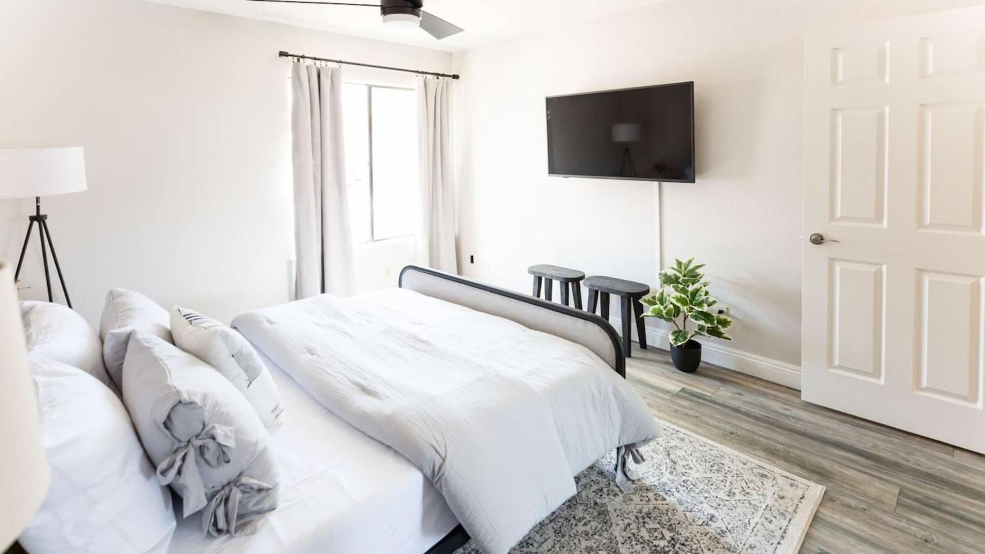 Stylish Old Town 2 Bdrm Ground Floor * Scottsdale