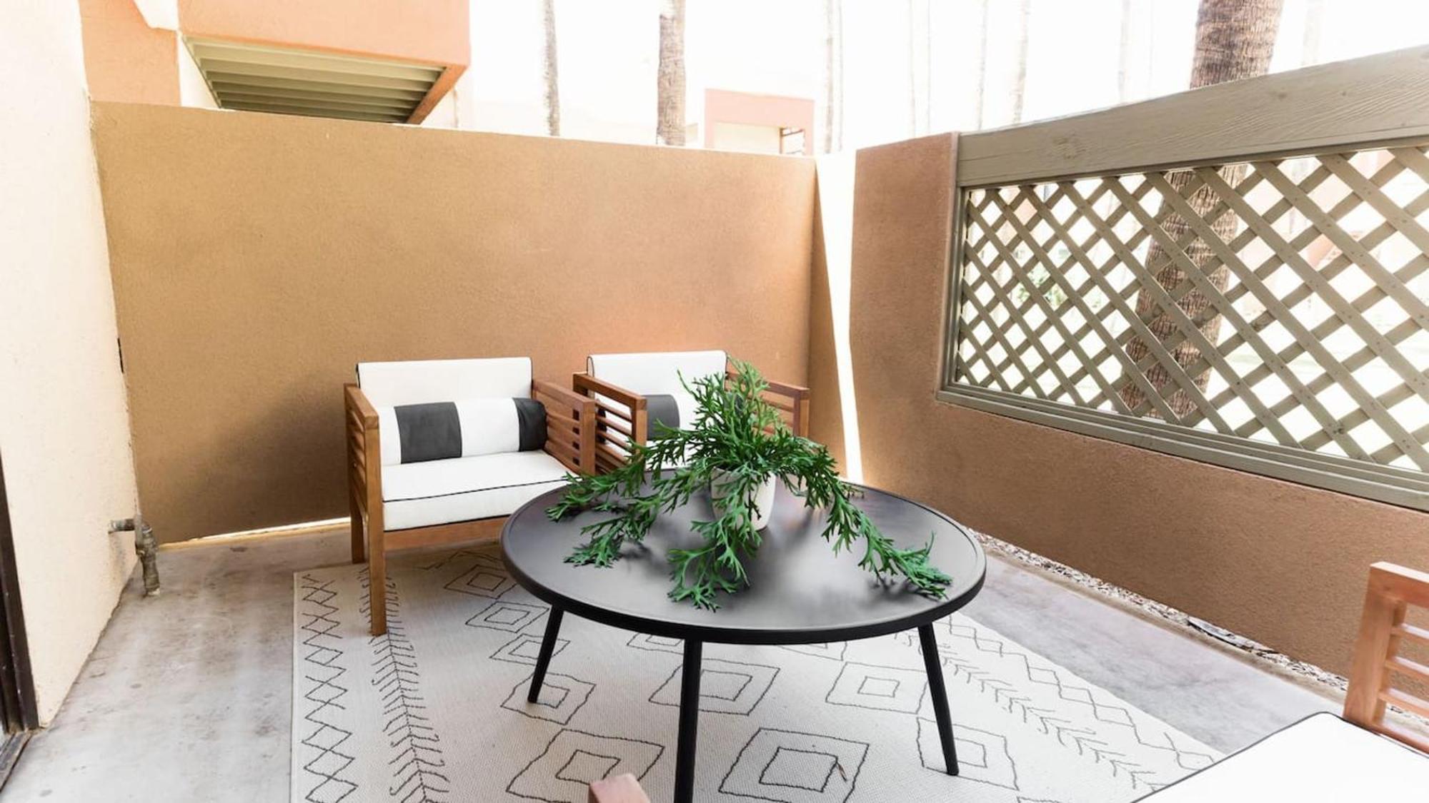 Stylish Old Town 2 Bdrm Ground Floor Scottsdale
