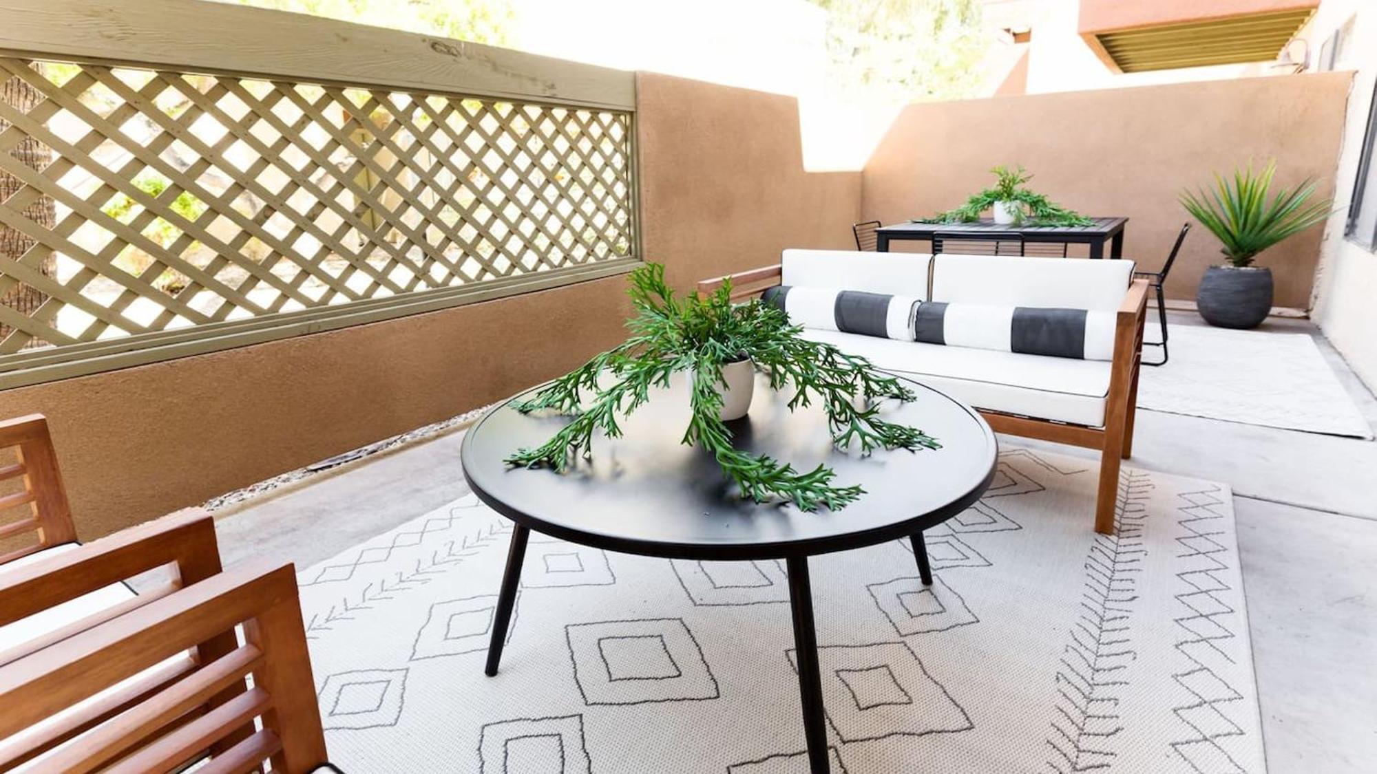 Stylish Old Town 2 Bdrm Ground Floor Holiday home *