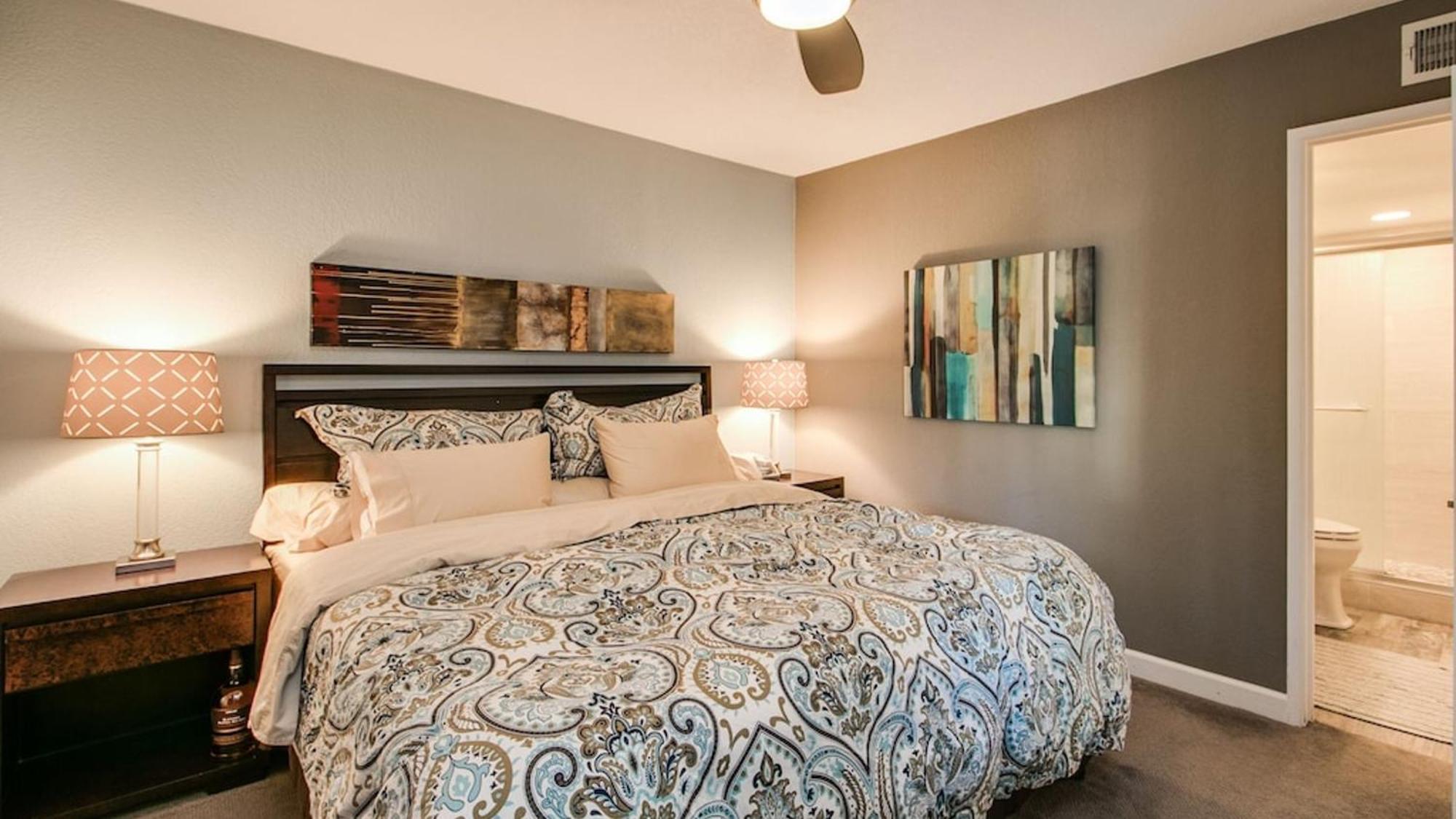 Holiday home Cozy 2-bdrm In Heart Of Old Town *