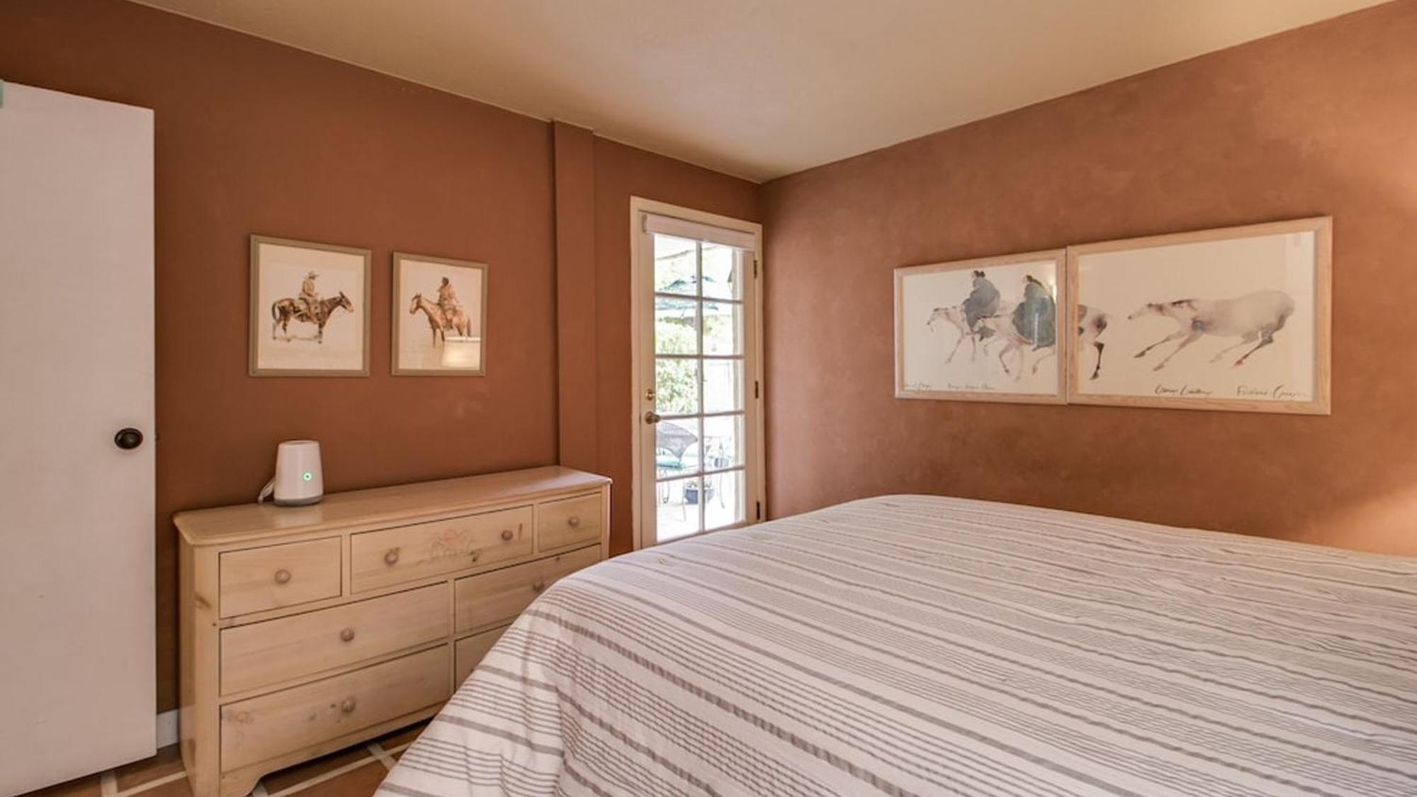 Charming 1-bdrm Steps To Old Town Holiday home *
