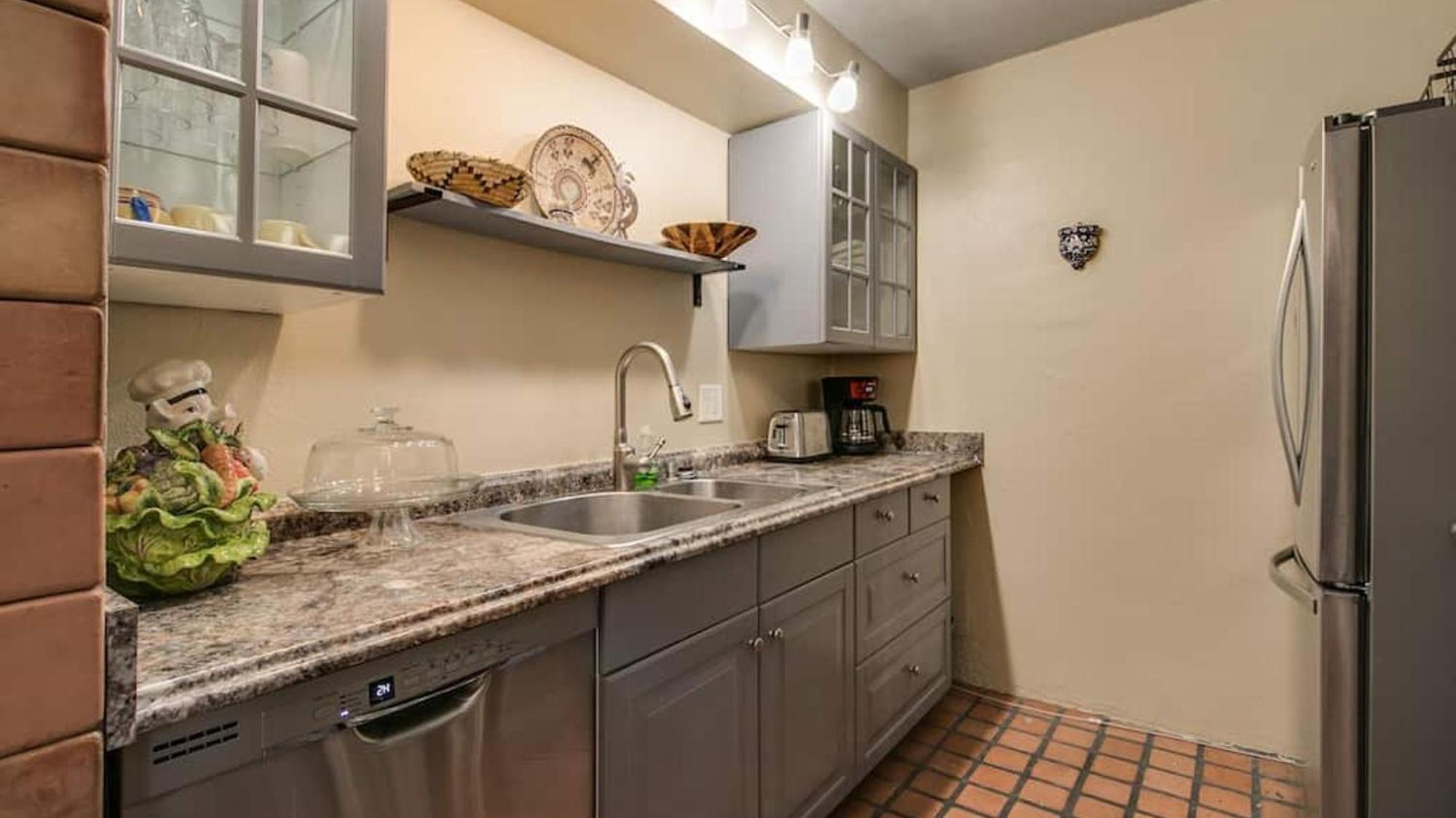 Charming 1-bdrm Steps To Old Town Holiday home *