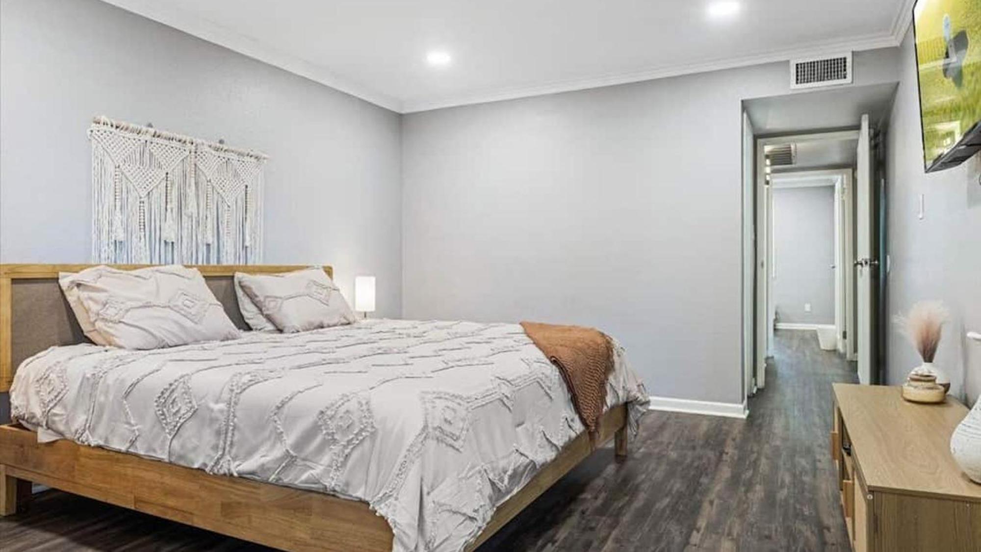 Holiday home Beautiful 2-bdrm 2-bath In Old Town *