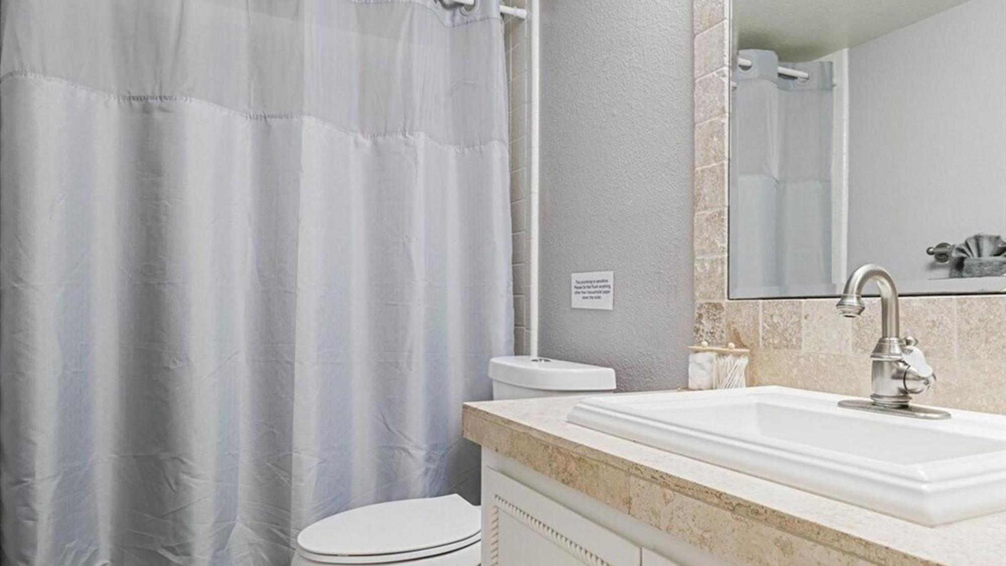 Beautiful 2-bdrm 2-bath In Old Town Holiday home