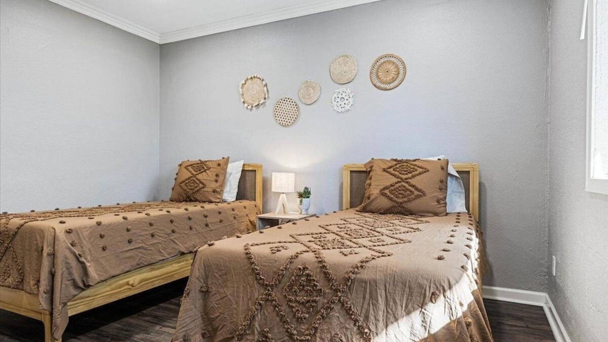 Beautiful 2-bdrm 2-bath In Old Town *