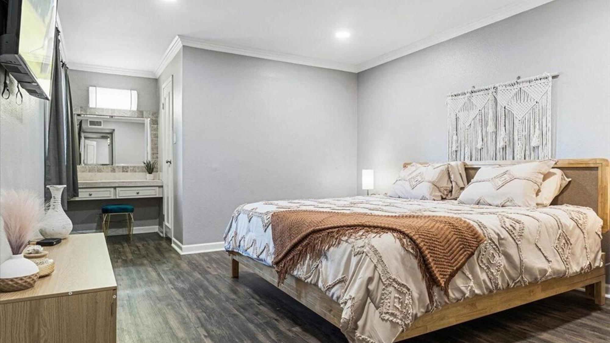 Beautiful 2-bdrm 2-bath In Old Town Scottsdale