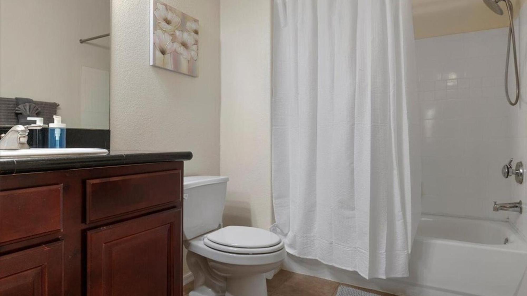 Beautiful 3 Bdrm Wgarage Holiday home *