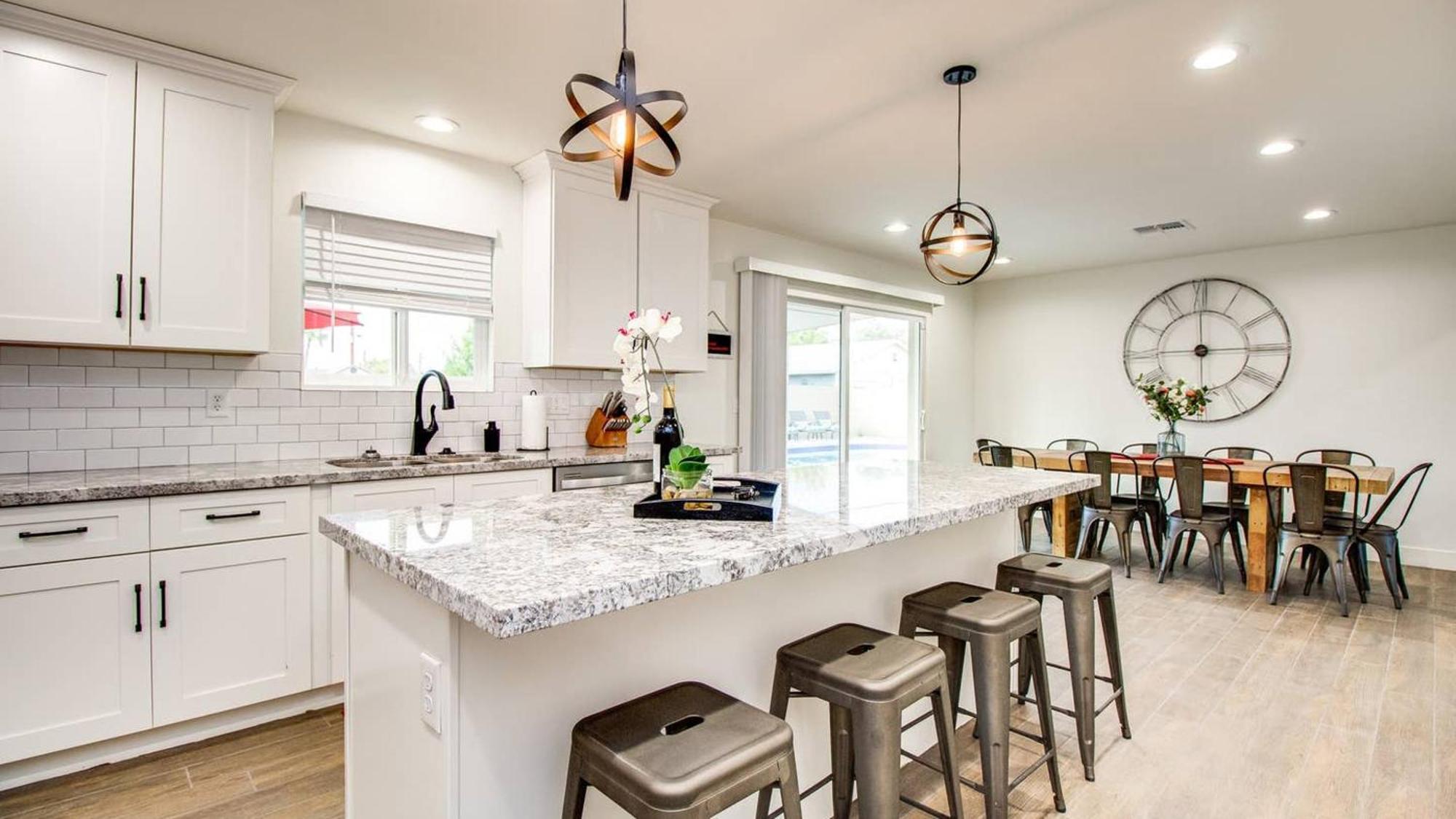 Amazing Modern Remodel Near Old Town With Heated Pool *
