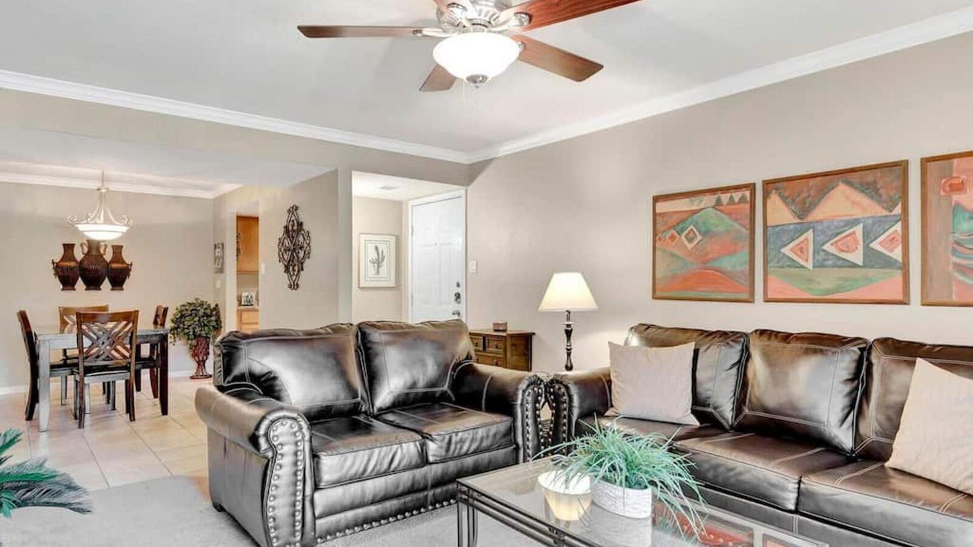 Poolside 2 Bdrm Prime Location * Scottsdale