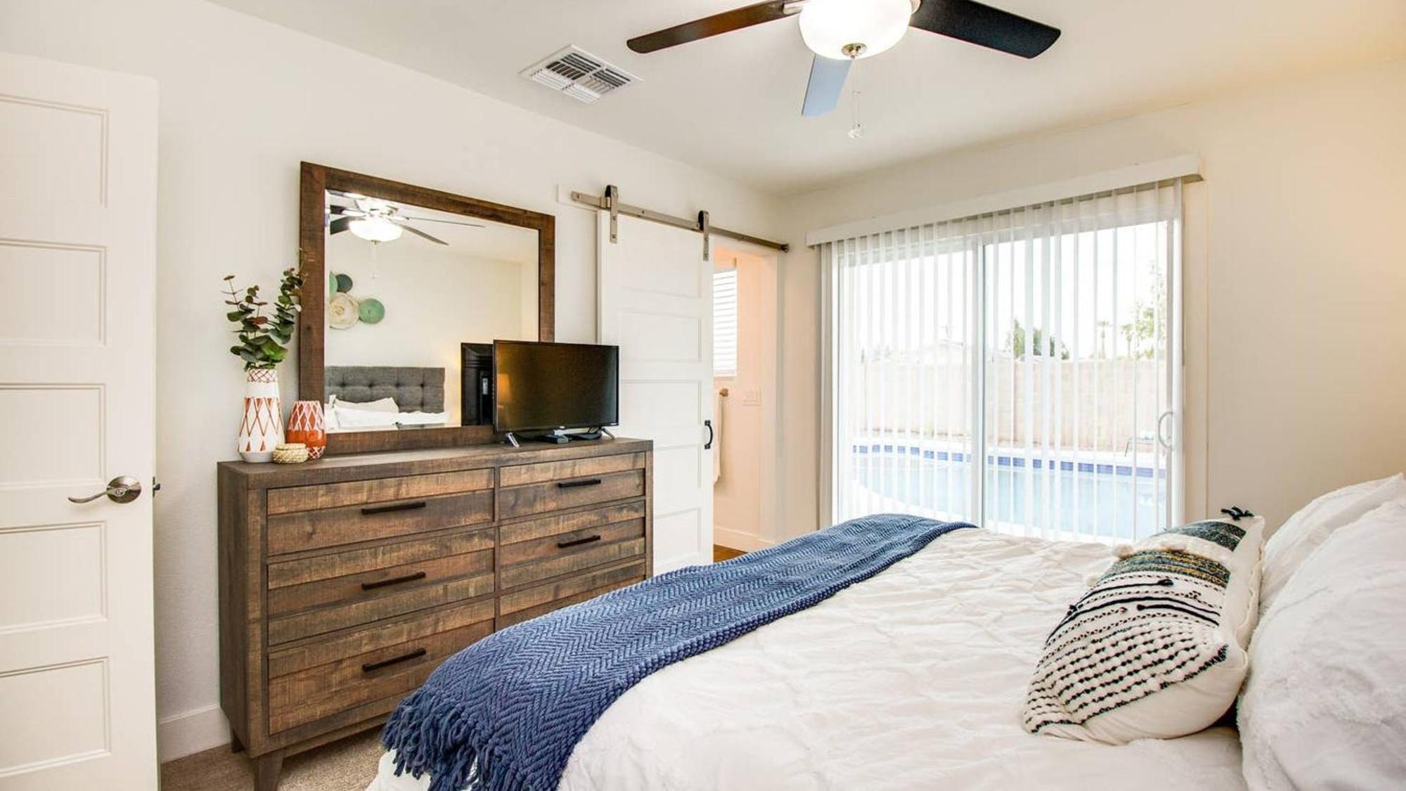 Holiday home Amazing Modern Remodel Near Old Town With Heated Pool