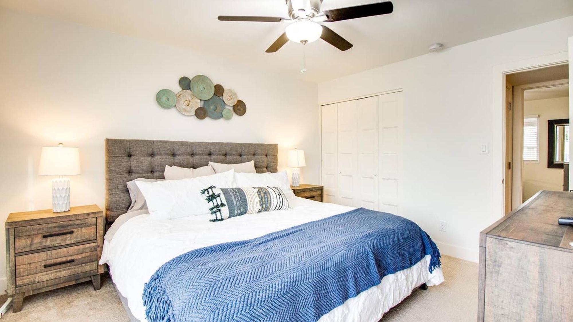 Amazing Modern Remodel Near Old Town With Heated Pool Holiday home