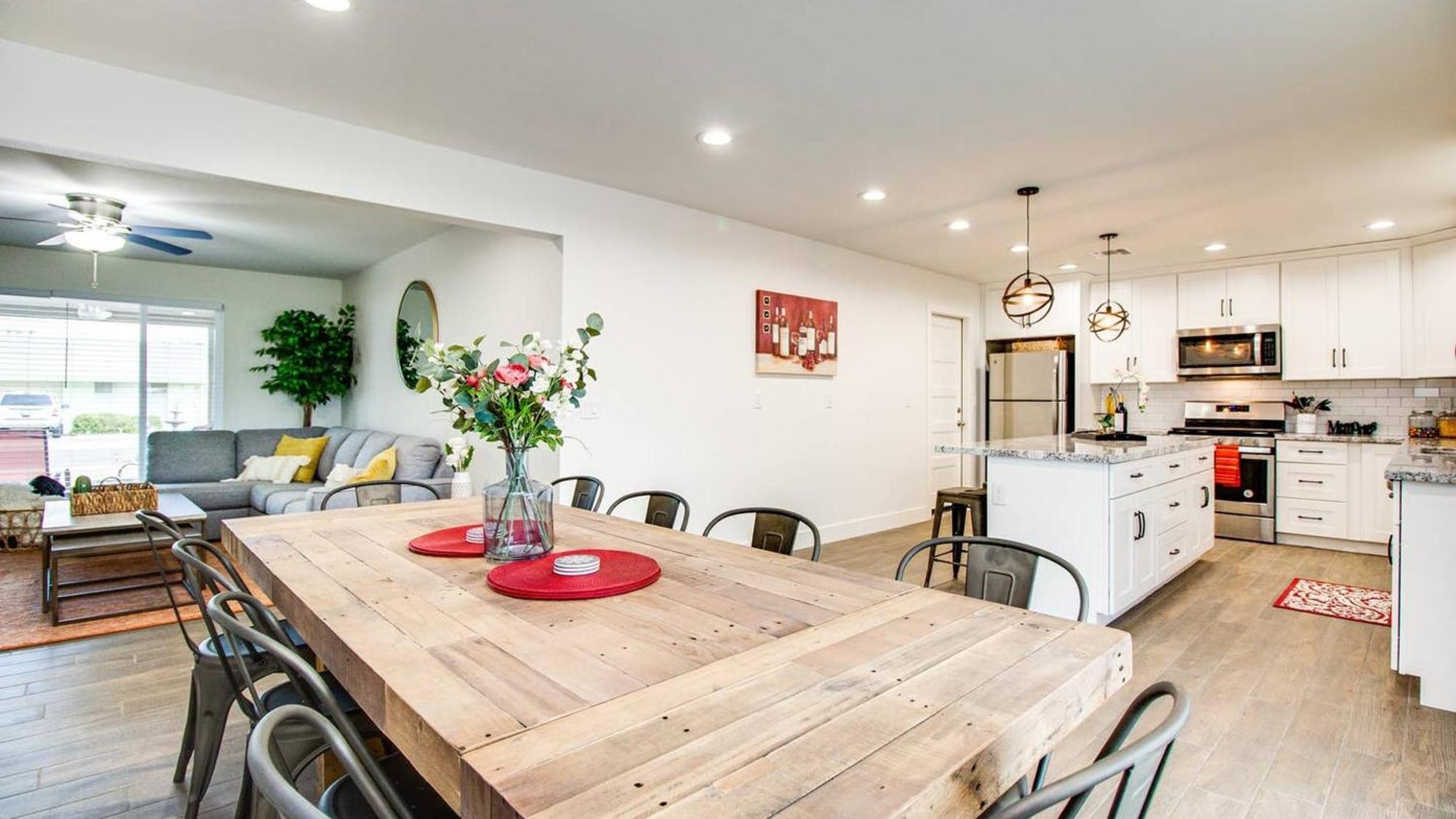 Amazing Modern Remodel Near Old Town With Heated Pool Holiday home *