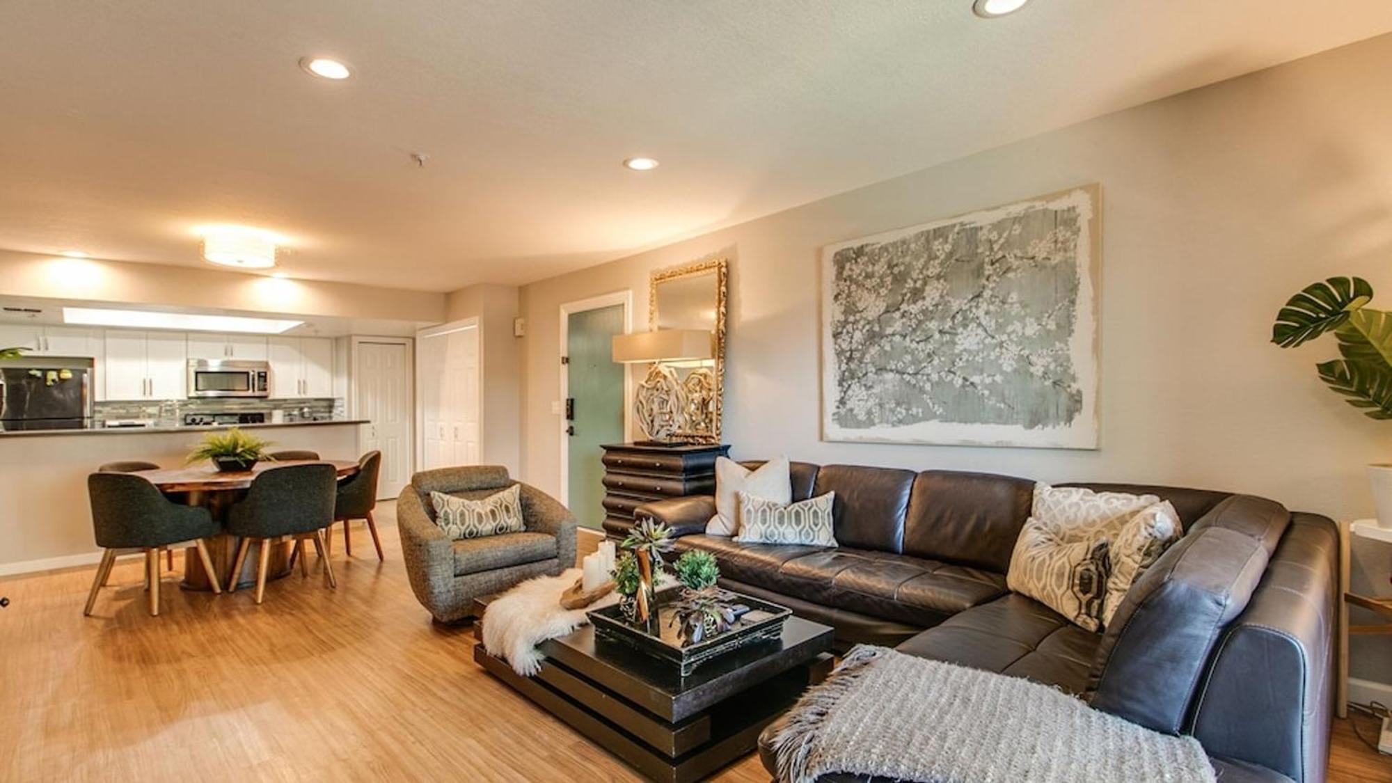 Charming & Comfy In The Heart Of Old Town!