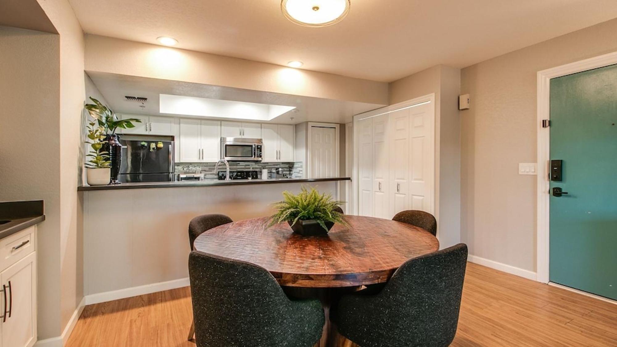 Holiday home Charming & Comfy In The Heart Of Old Town!