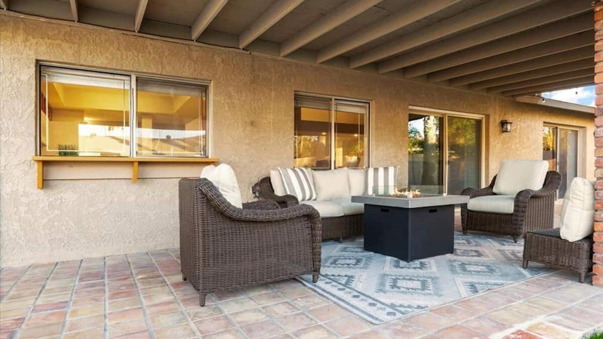 Stunning 3-bdrm In Great Location Wpool Holiday home *