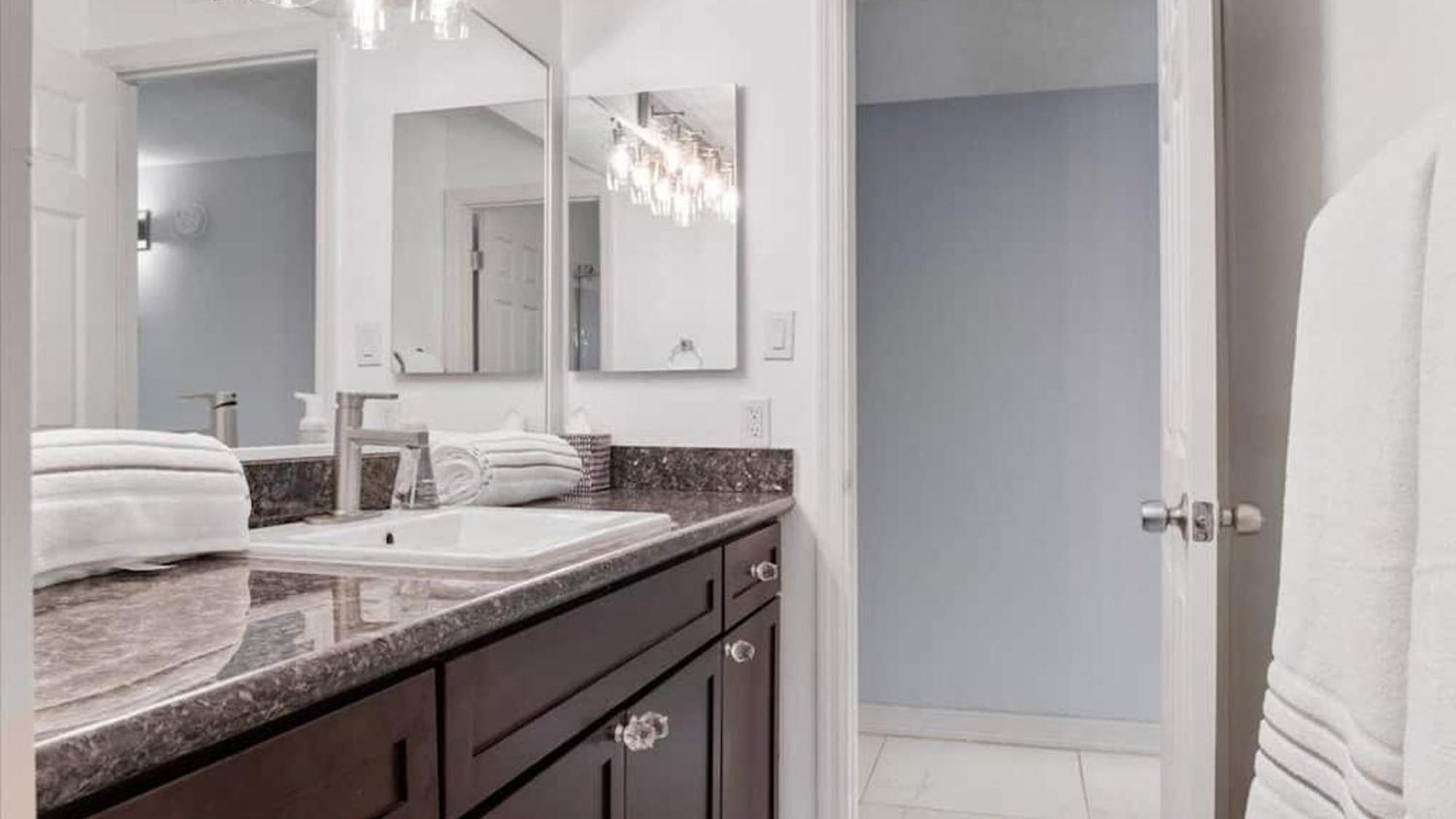 Stunning 3-bdrm In Great Location Wpool Holiday home Scottsdale
