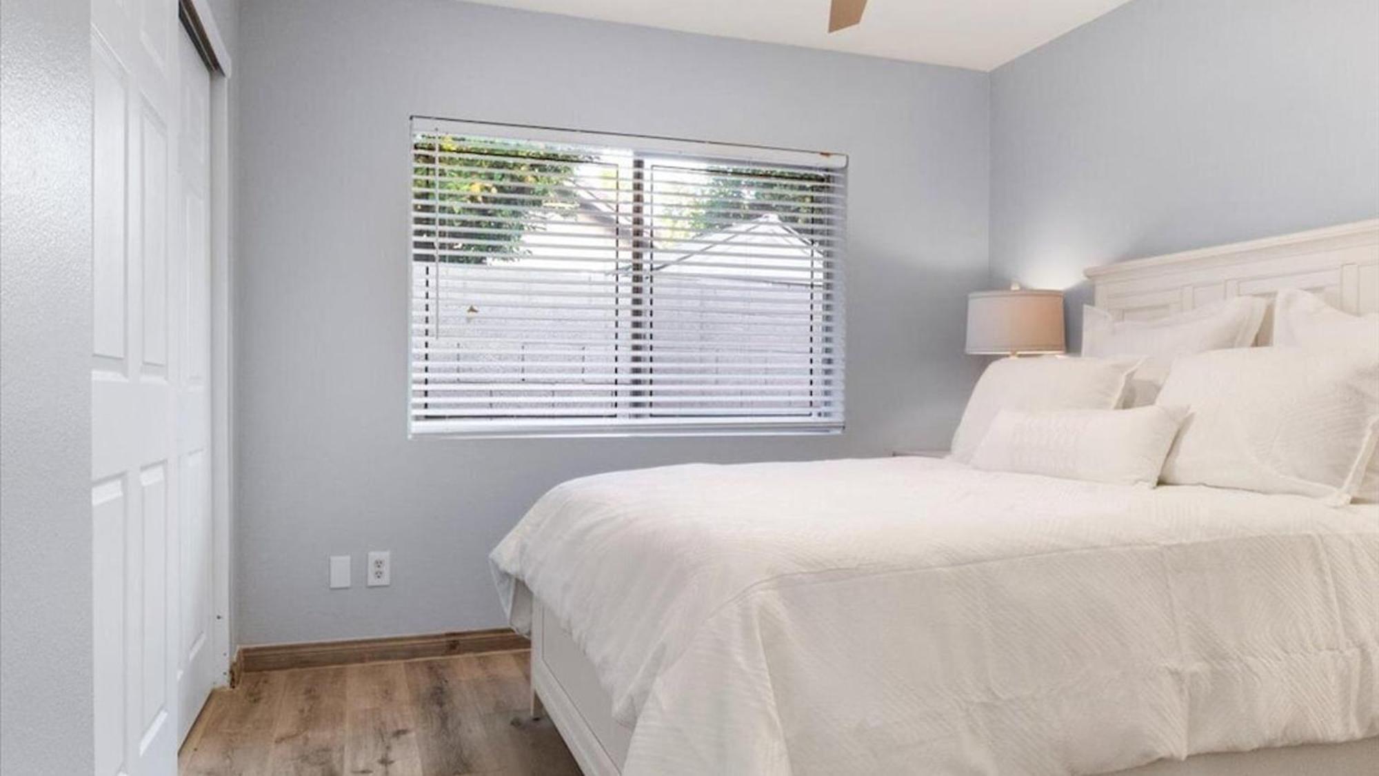 Stunning 3-bdrm In Great Location Wpool Holiday home