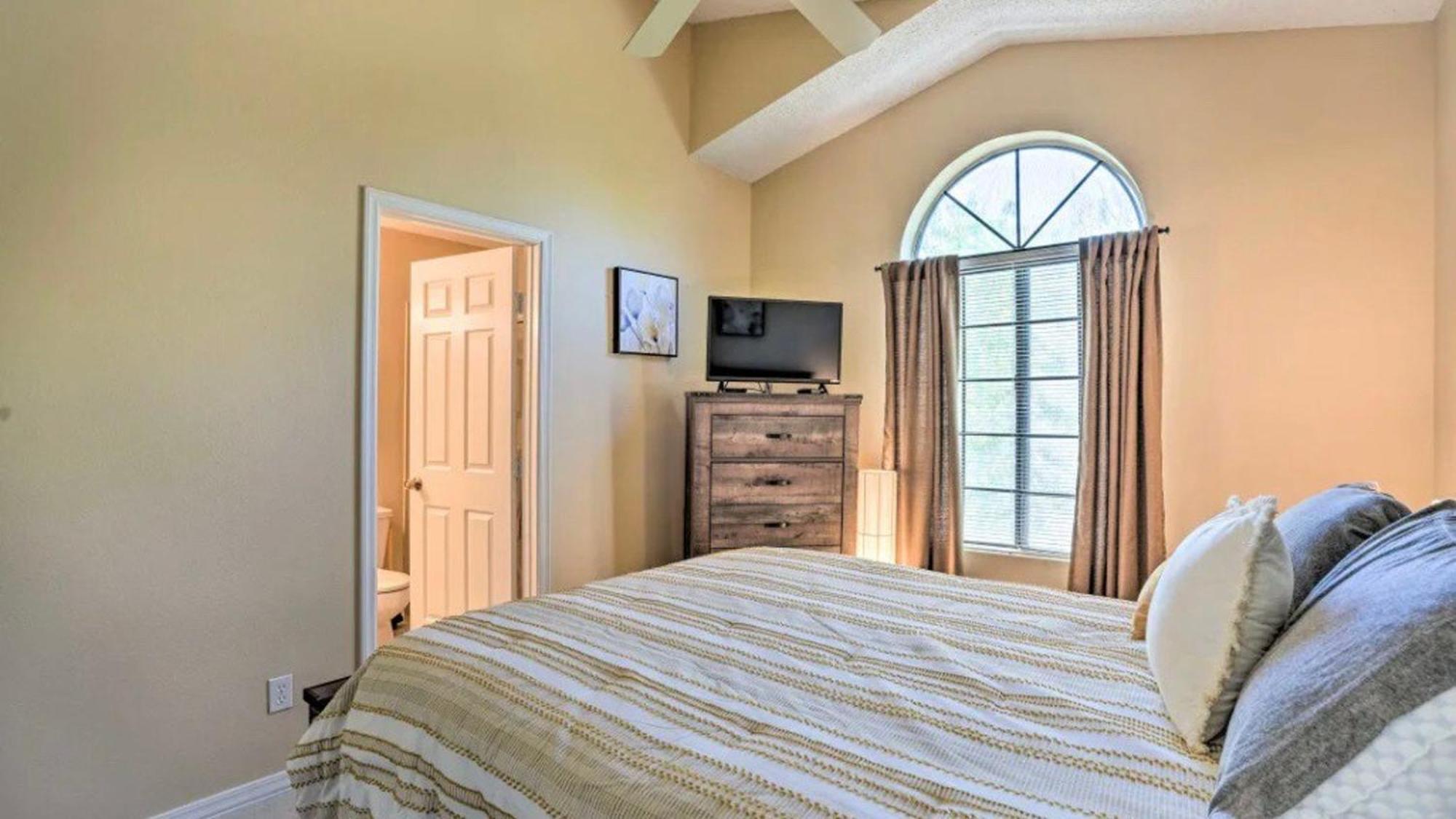 Relaxing 2 Bdrm In Prime Location * Scottsdale