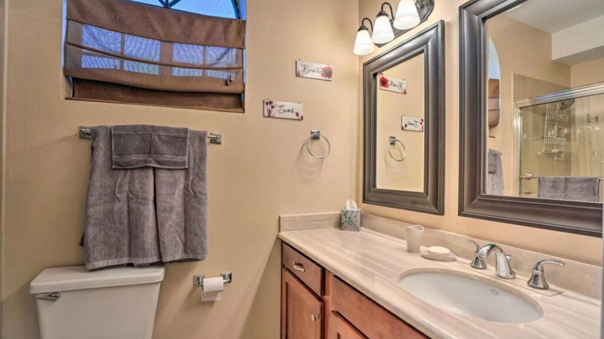 Relaxing 2 Bdrm In Prime Location Holiday home *