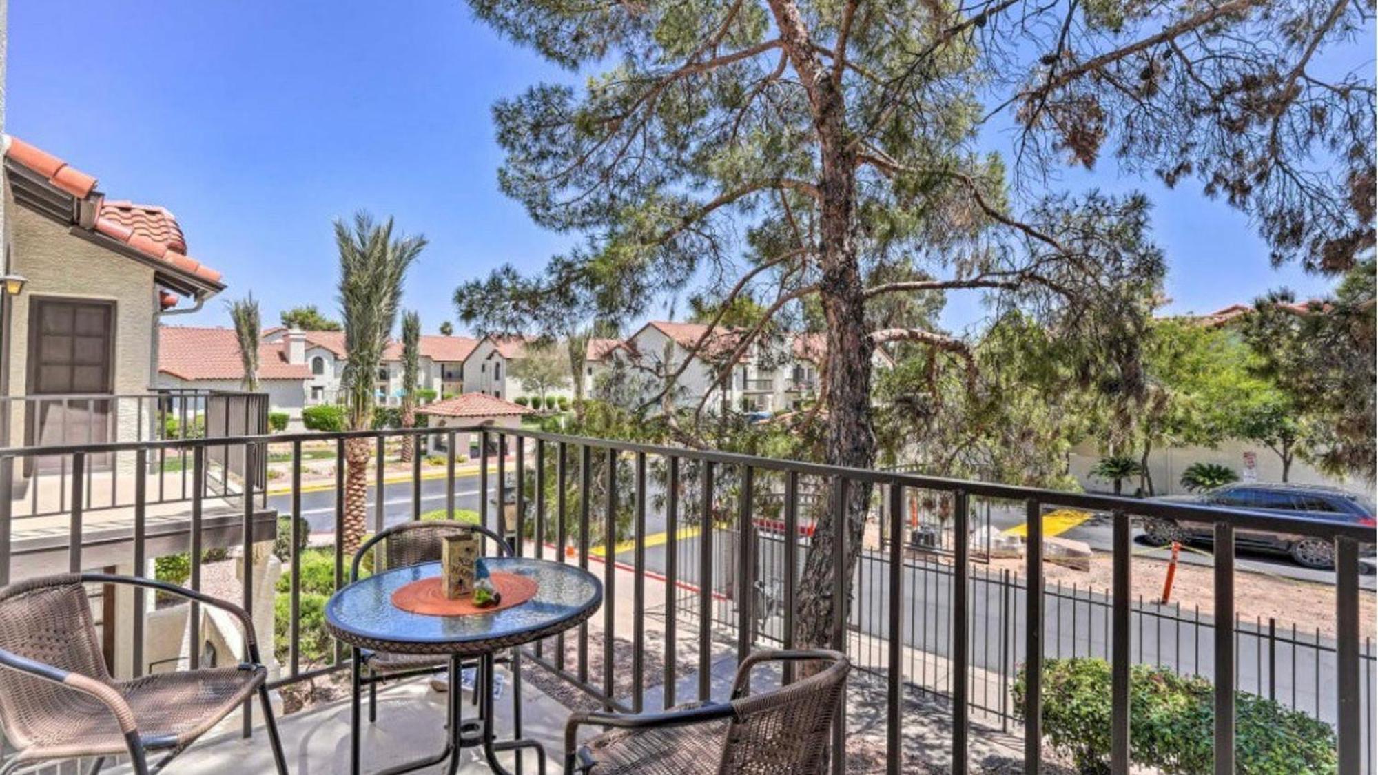 Relaxing 2 Bdrm In Prime Location Scottsdale