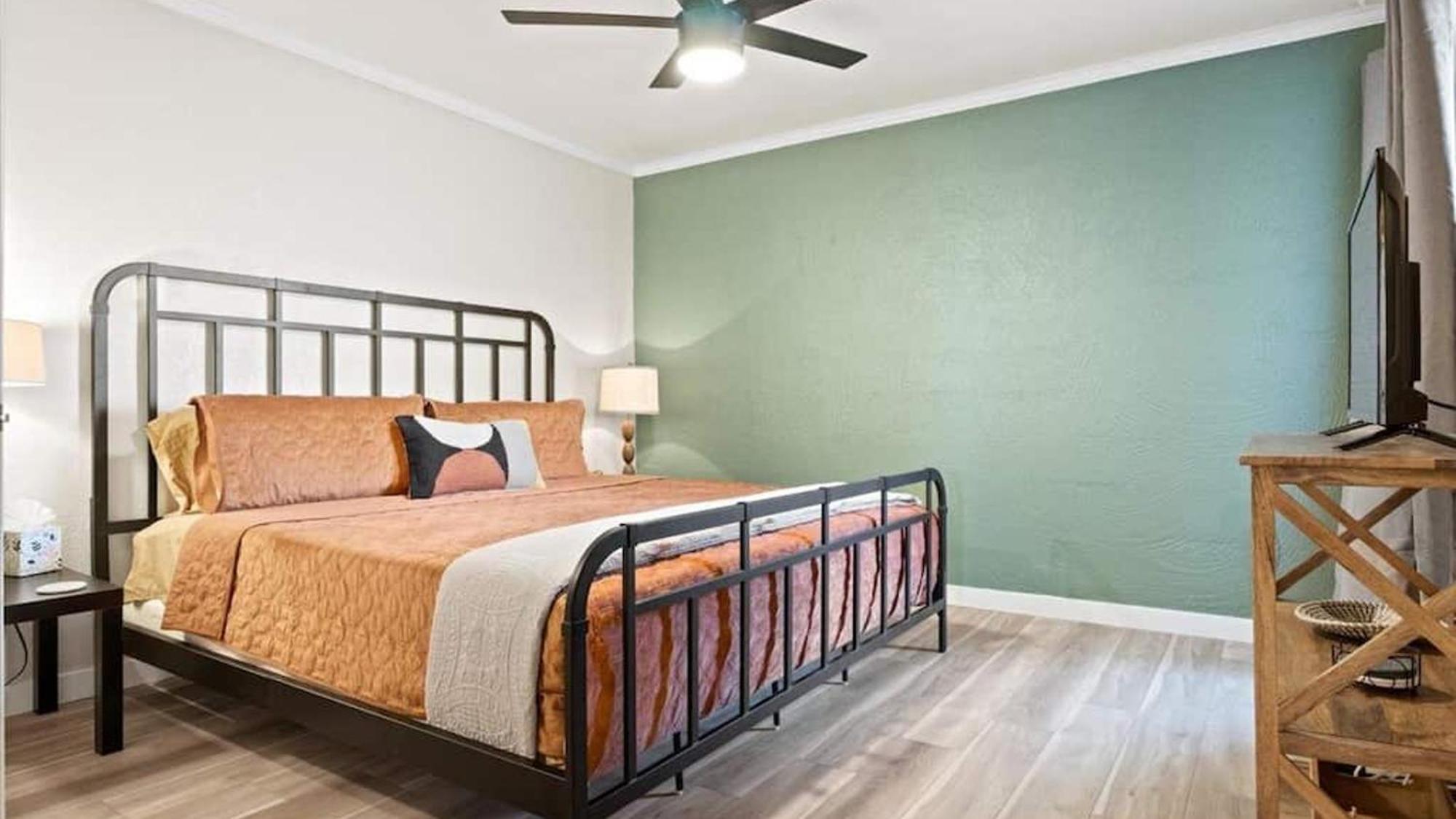 Modern And Sophisticated Old Town Gem Holiday home *