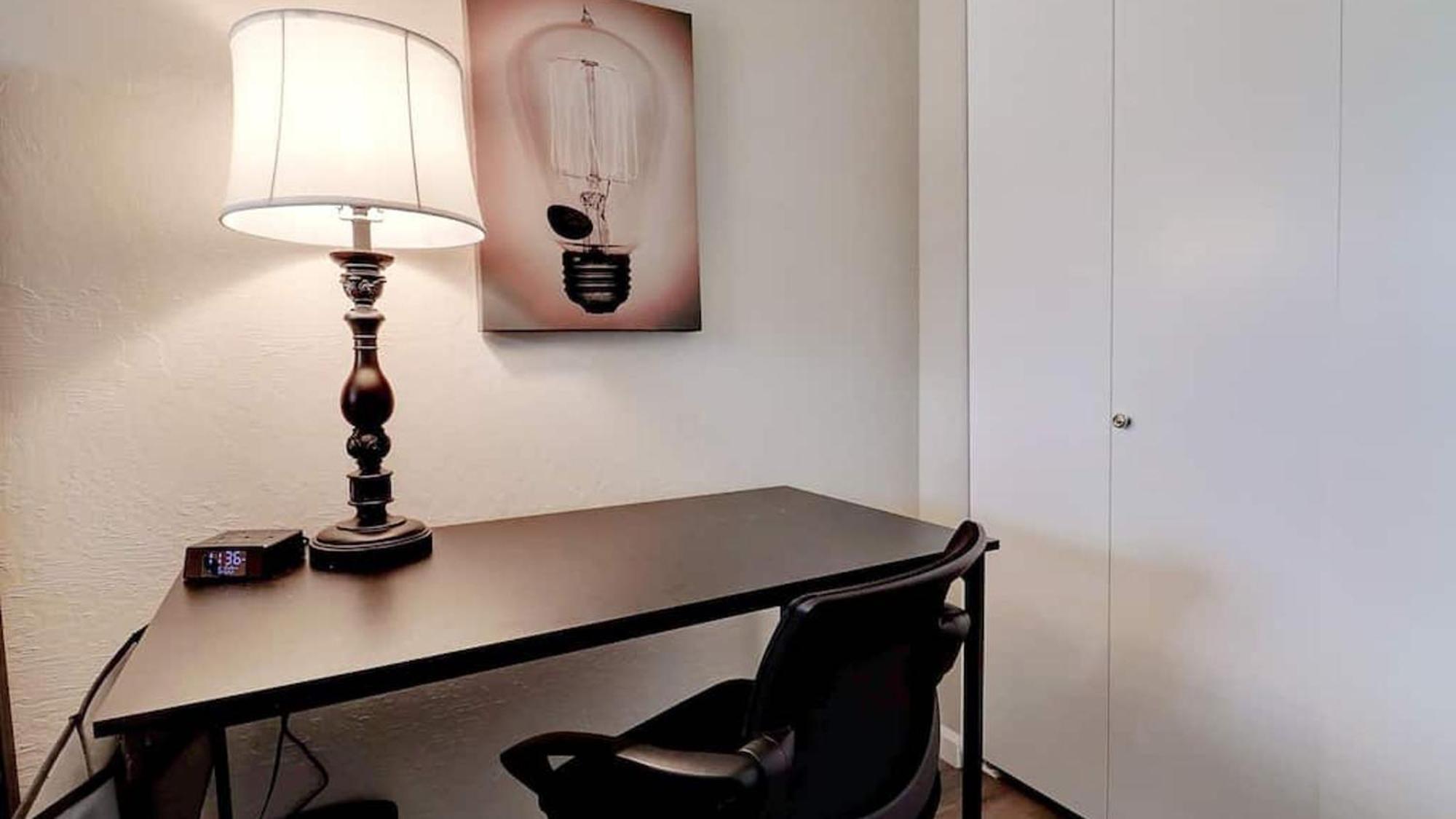 Comfy 1-bdrm In Heart Of Old Town *