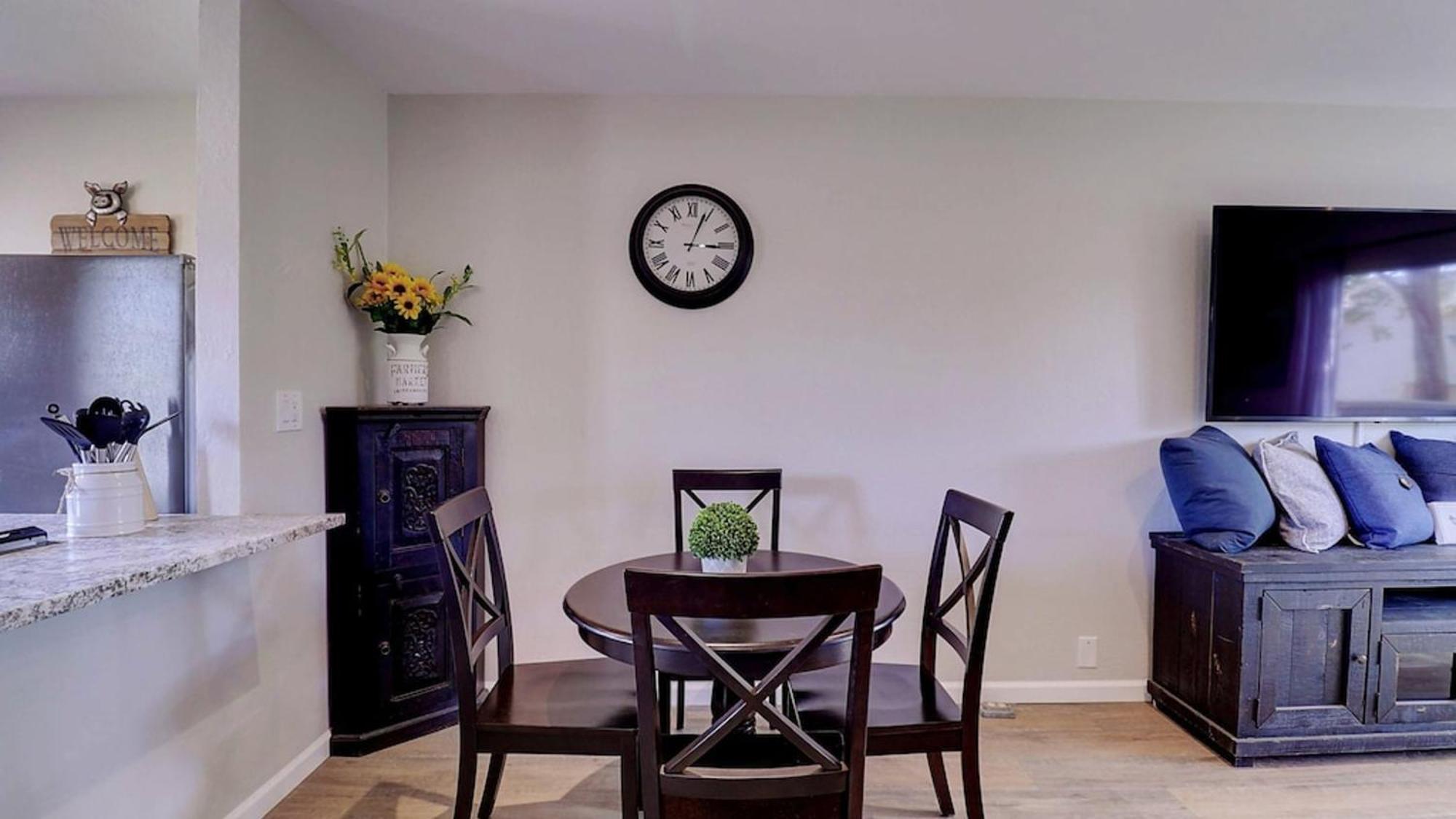 Comfy 1-bdrm In Heart Of Old Town *