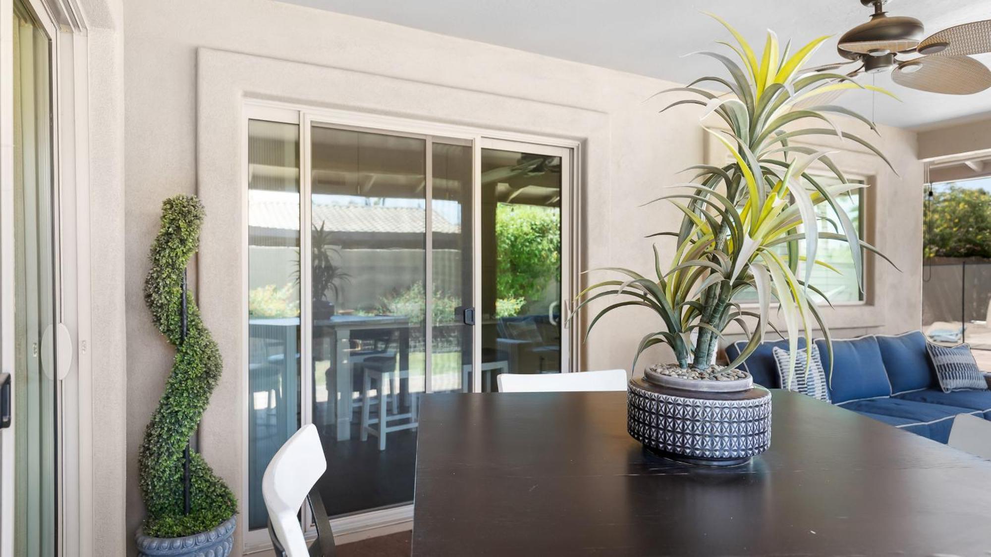 Luxe 4 Bdrm W Backyard Oasis *