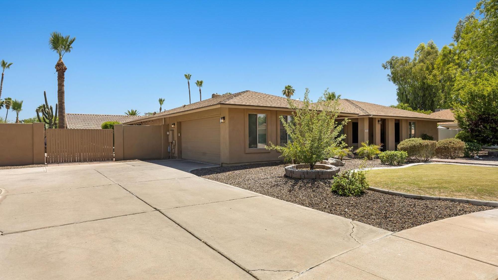 Luxe 4 Bdrm W Backyard Oasis Scottsdale