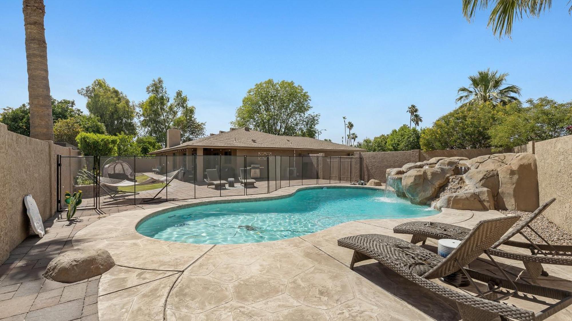 Luxe 4 Bdrm W Backyard Oasis Scottsdale