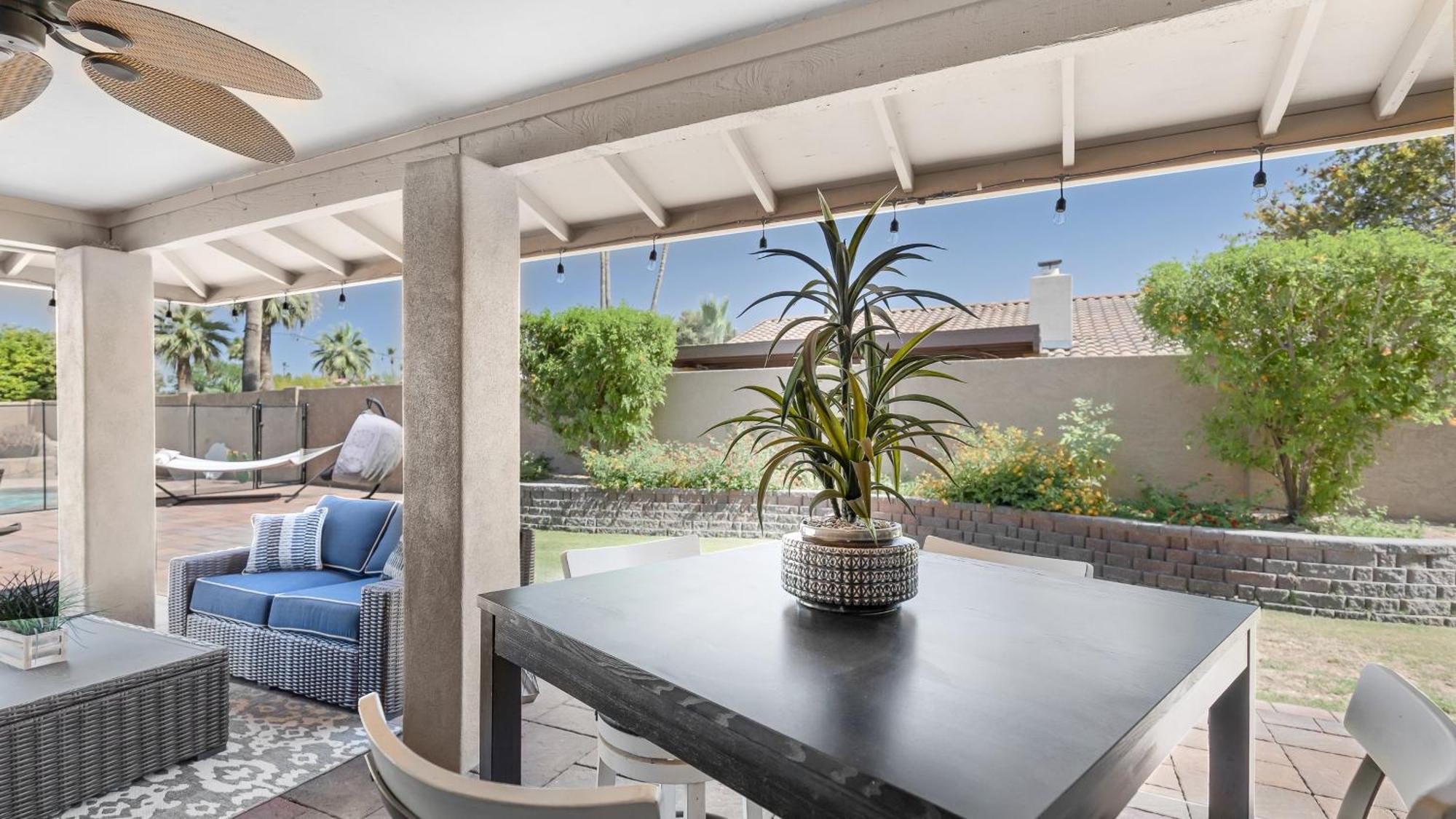 Luxe 4 Bdrm W Backyard Oasis
