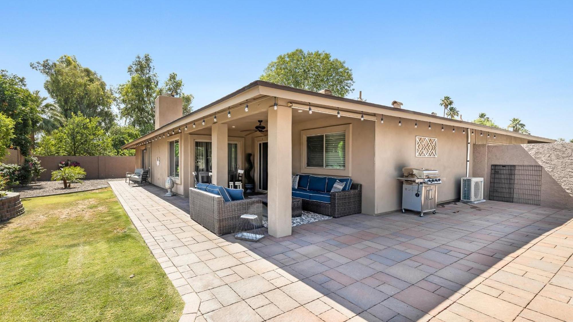 Luxe 4 Bdrm W Backyard Oasis Holiday home Scottsdale