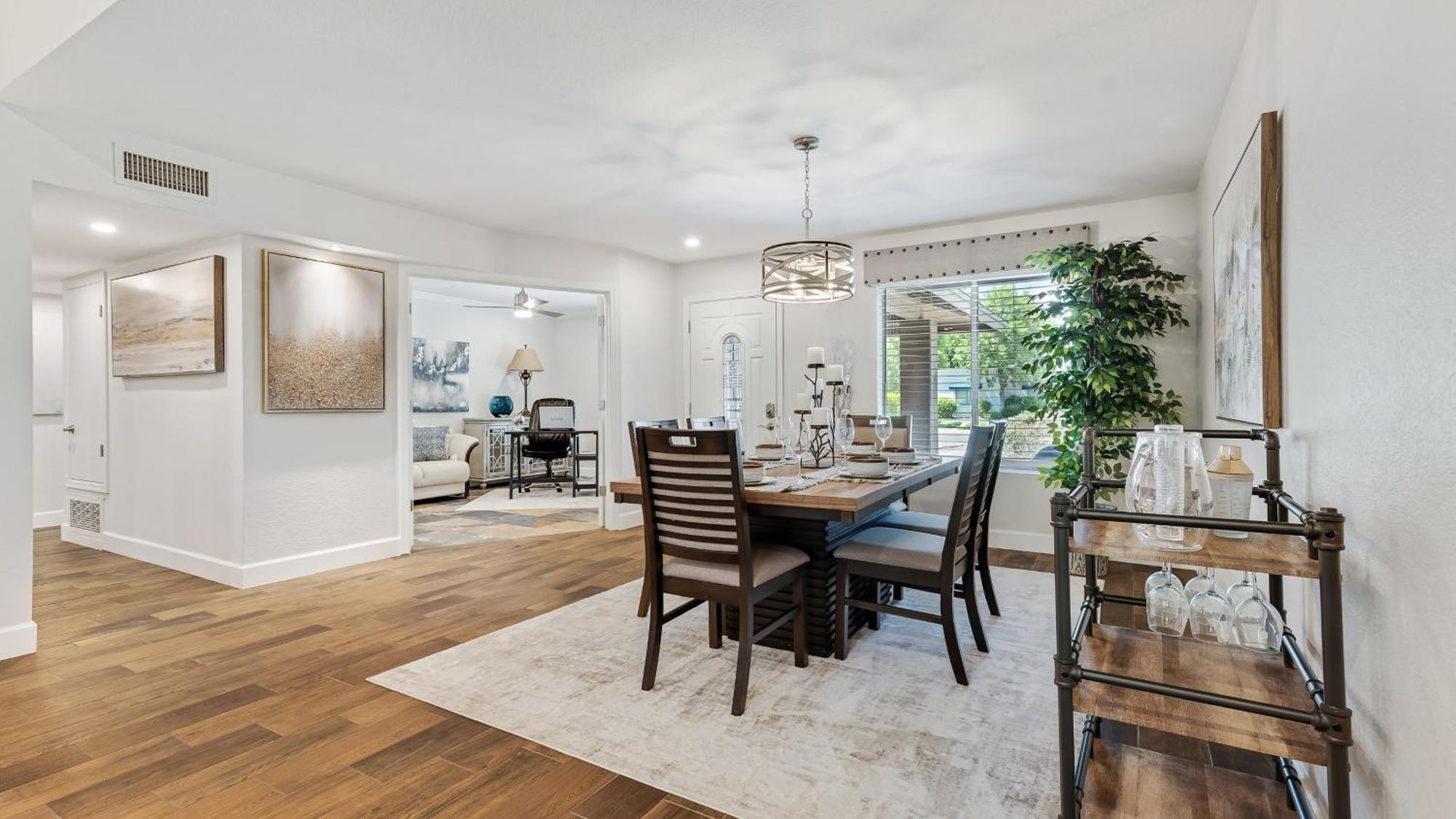 Luxe 4 Bdrm W Backyard Oasis