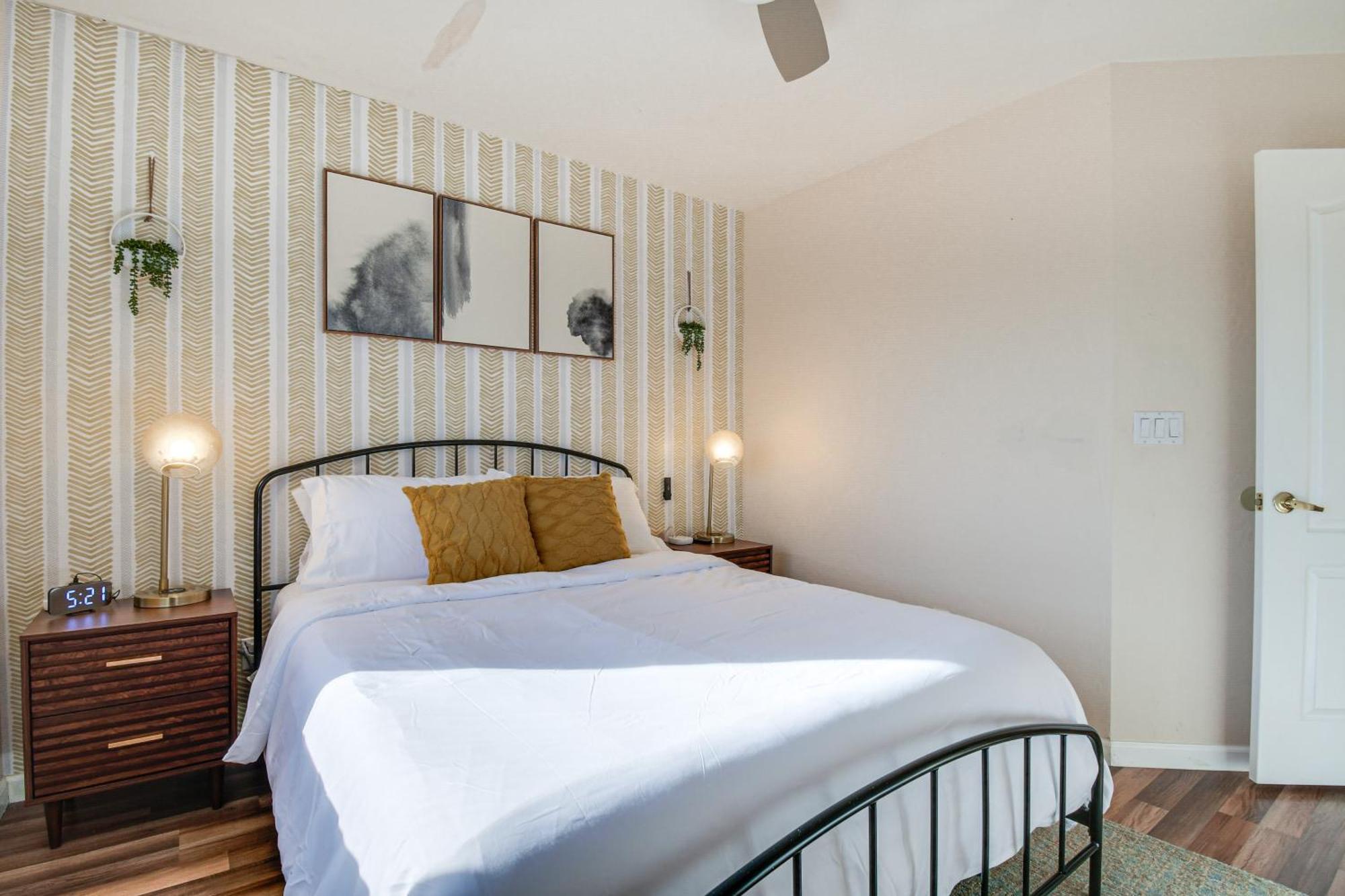 Spacious With Private Heated Pool Holiday home