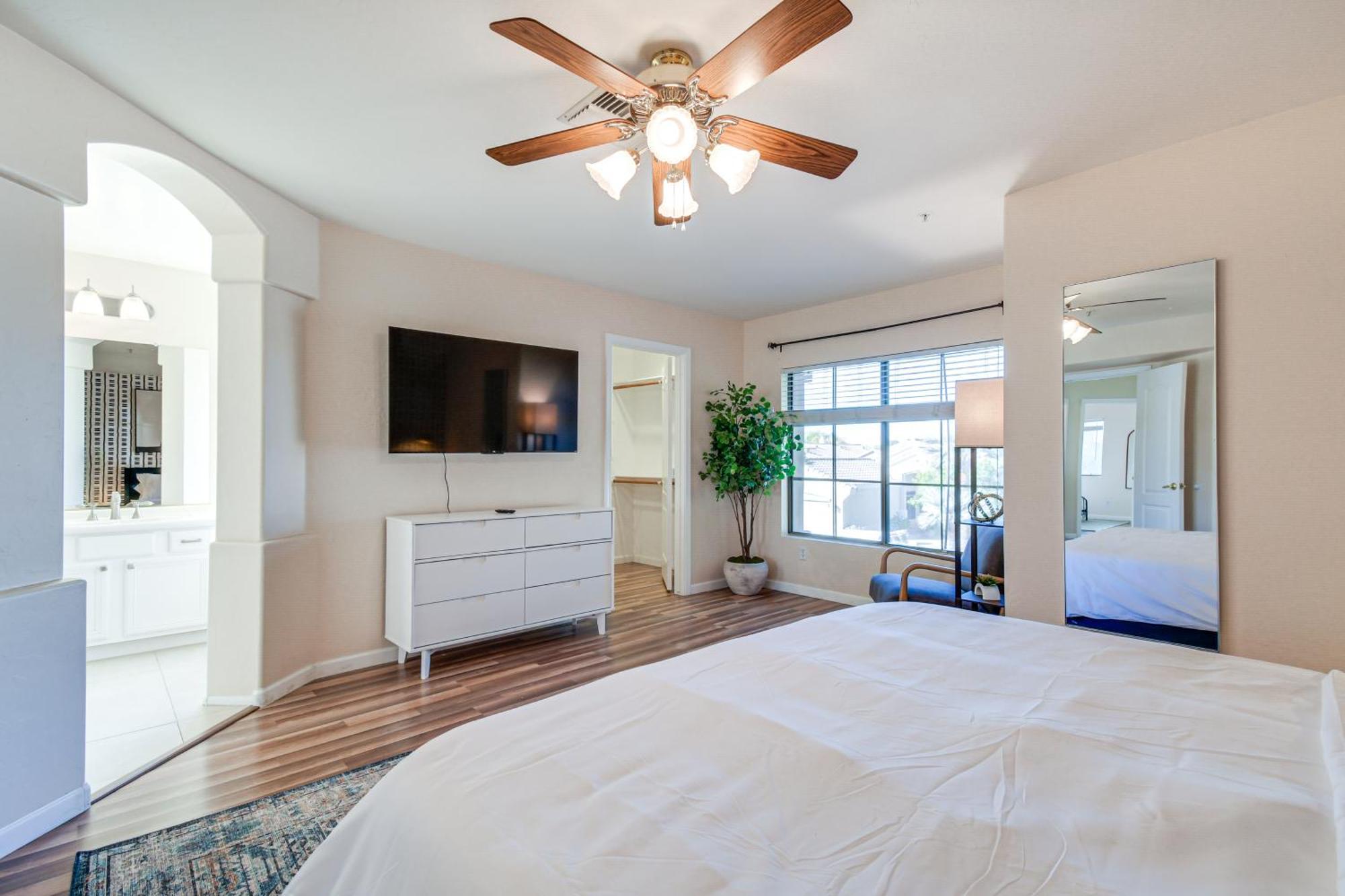 Spacious With Private Heated Pool Holiday home *