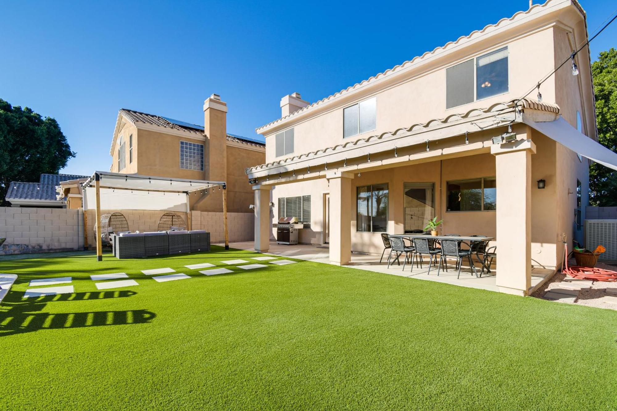 Spacious With Private Heated Pool Holiday home Scottsdale