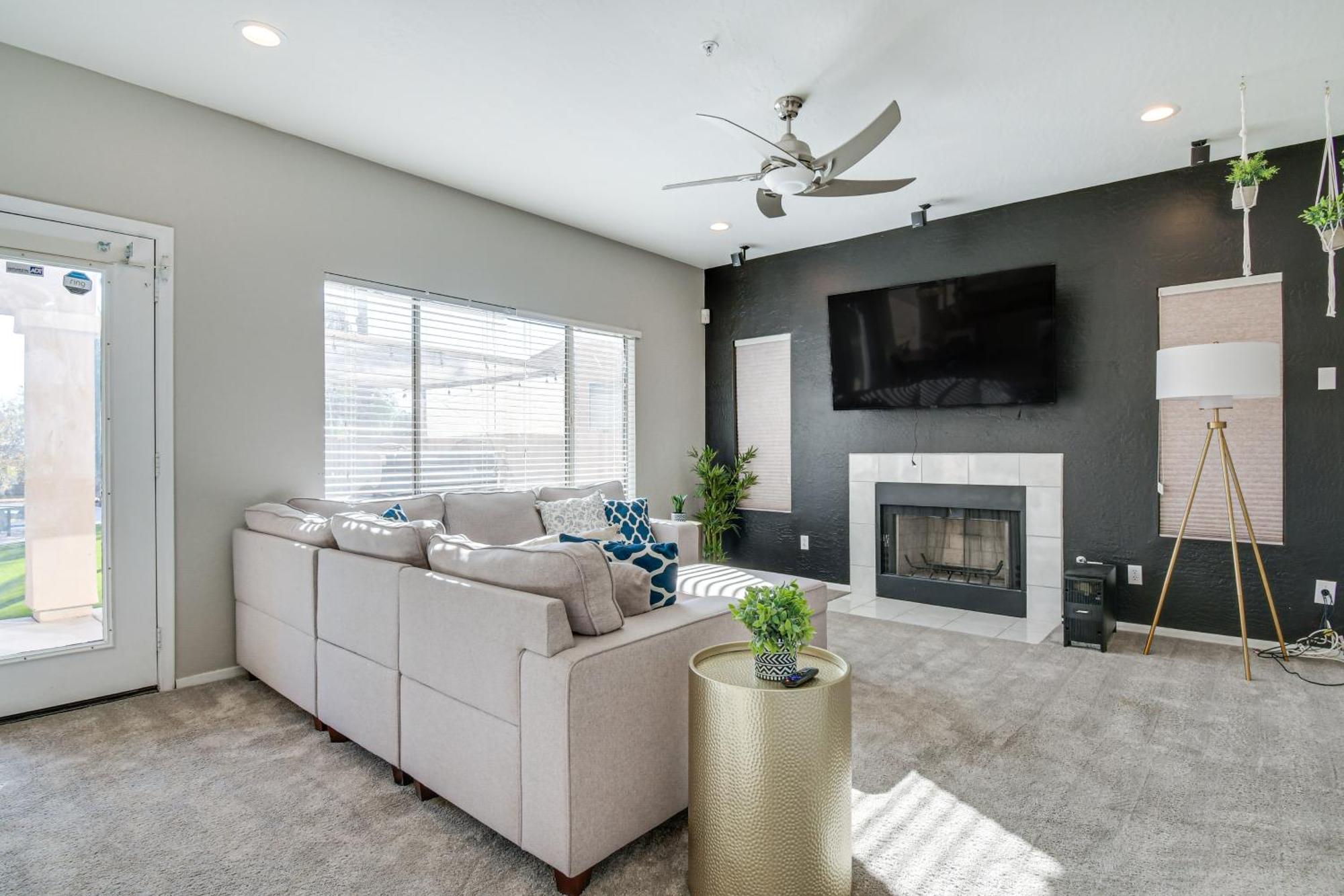Spacious With Private Heated Pool Scottsdale