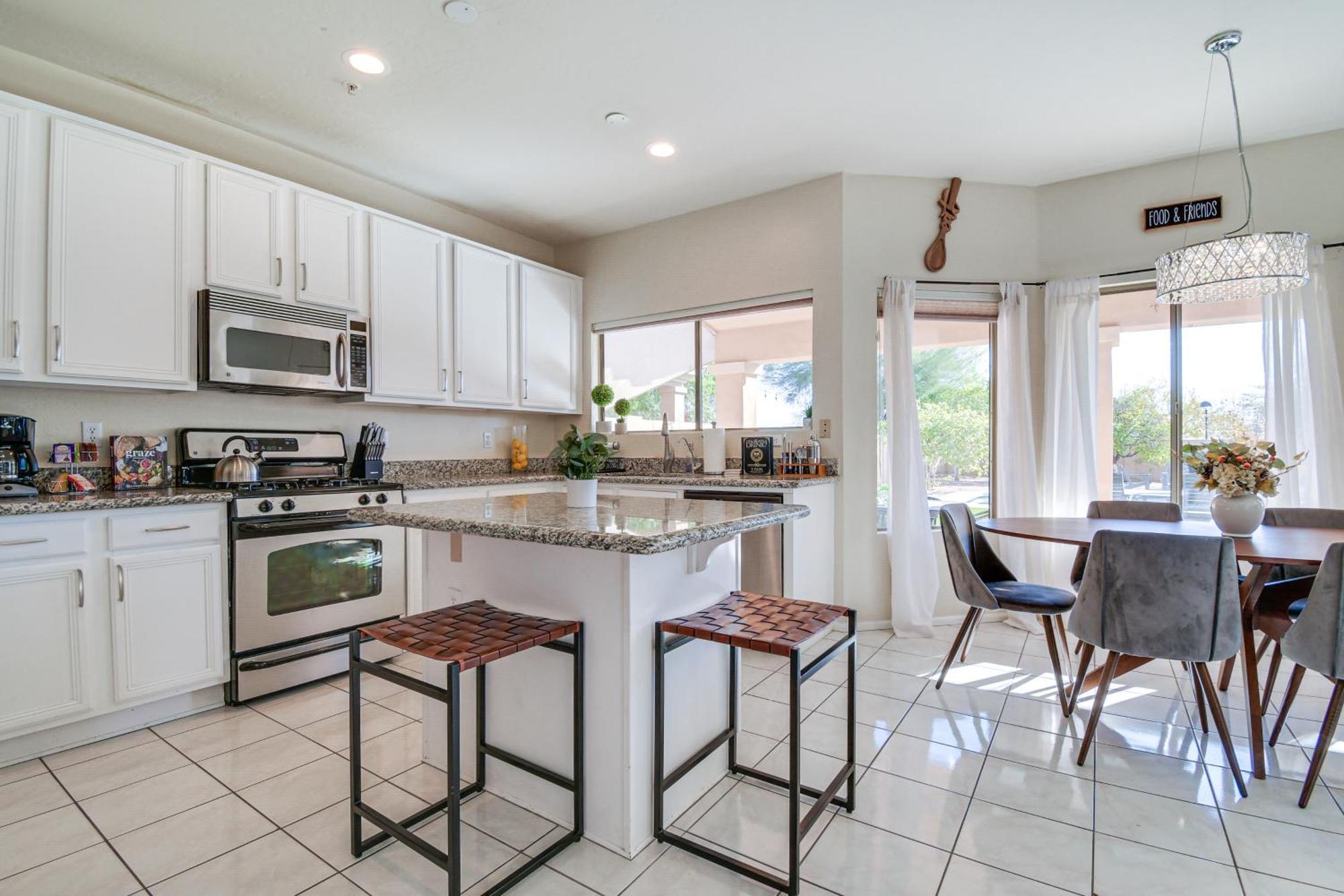 Spacious With Private Heated Pool Scottsdale